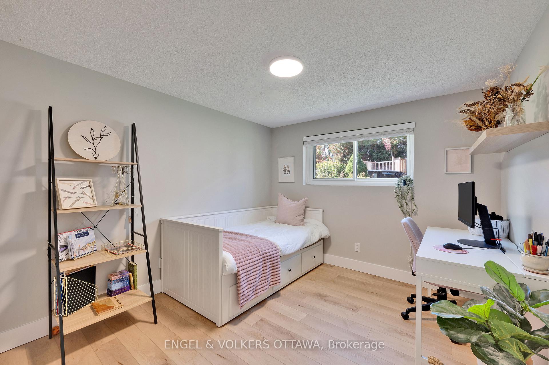 Photo 36 of 10 Tanglewood Drive, Ottawa, Bells Corners — HOMEH