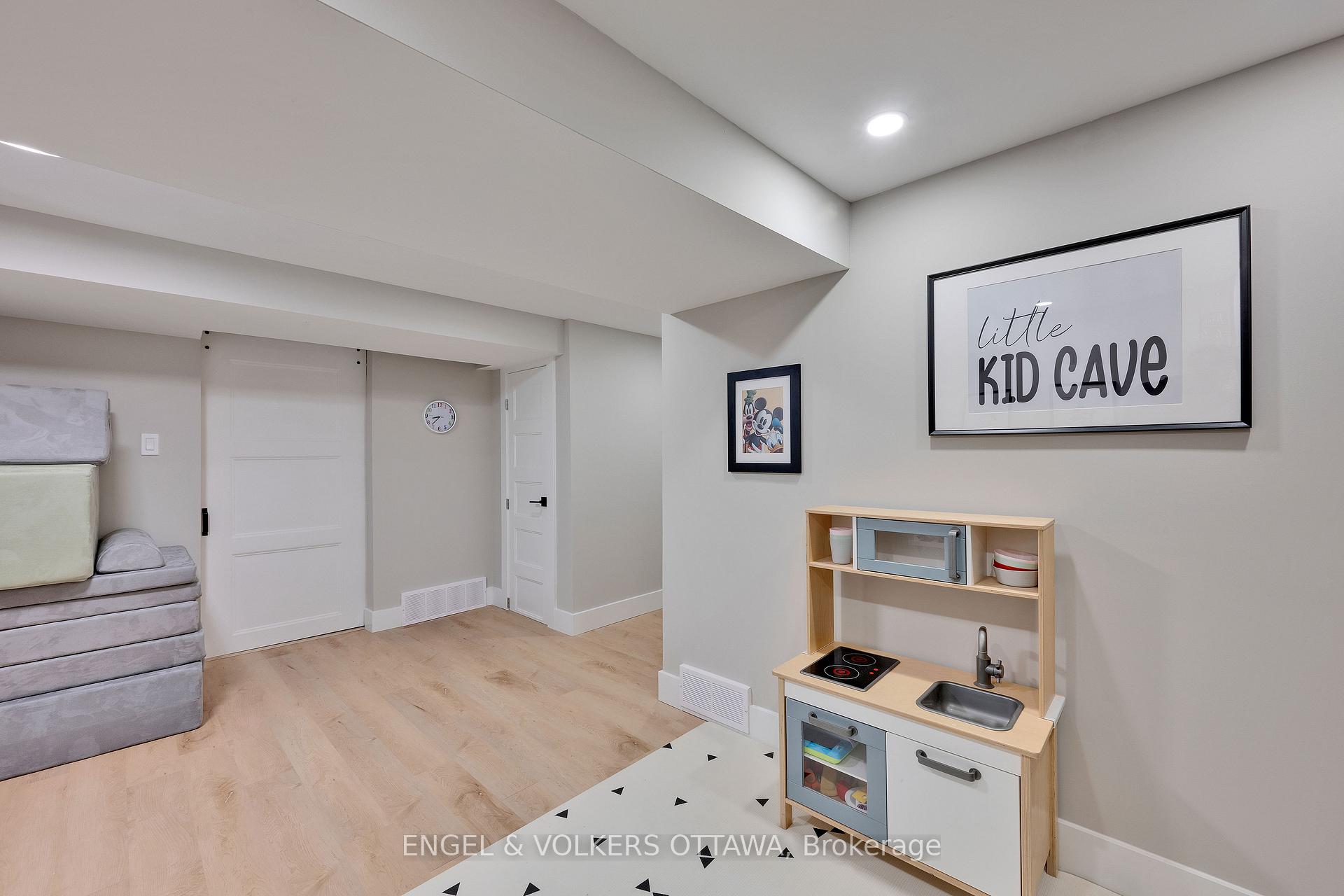 Photo 31 of 10 Tanglewood Drive, Ottawa, Bells Corners — HOMEH