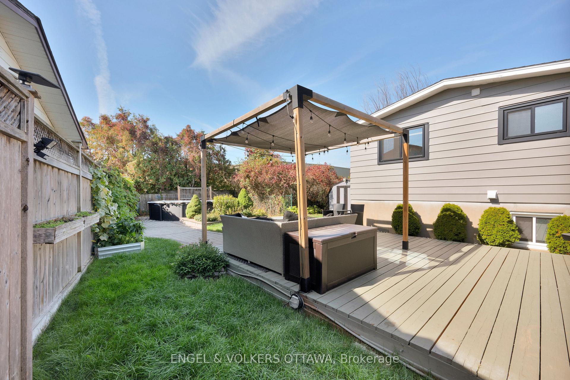Photo 42 of 10 Tanglewood Drive, Ottawa, Bells Corners — HOMEH