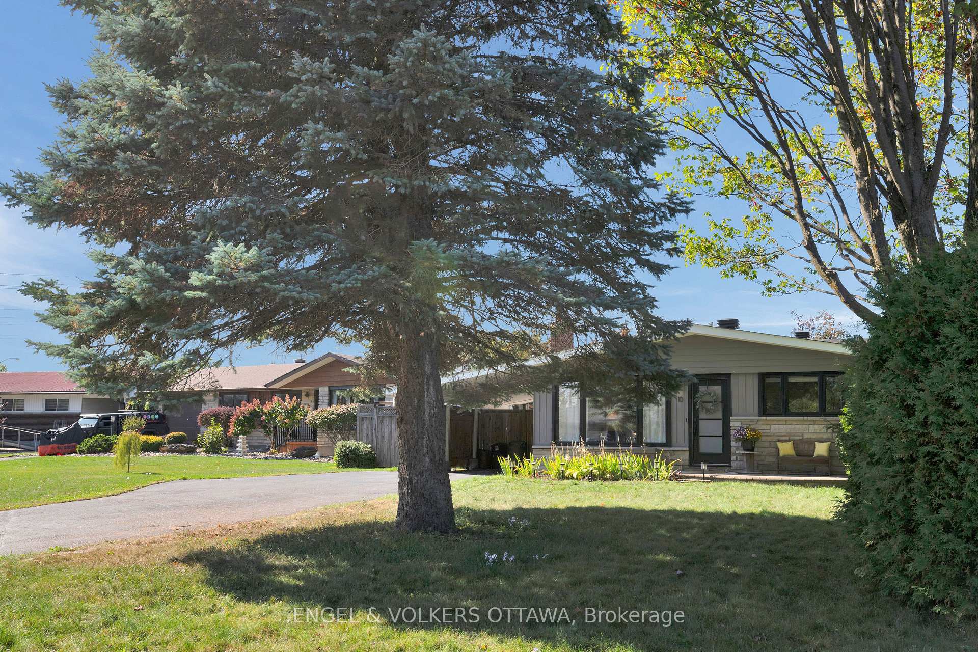 Photo 38 of 10 Tanglewood Drive, Ottawa, Bells Corners — HOMEH
