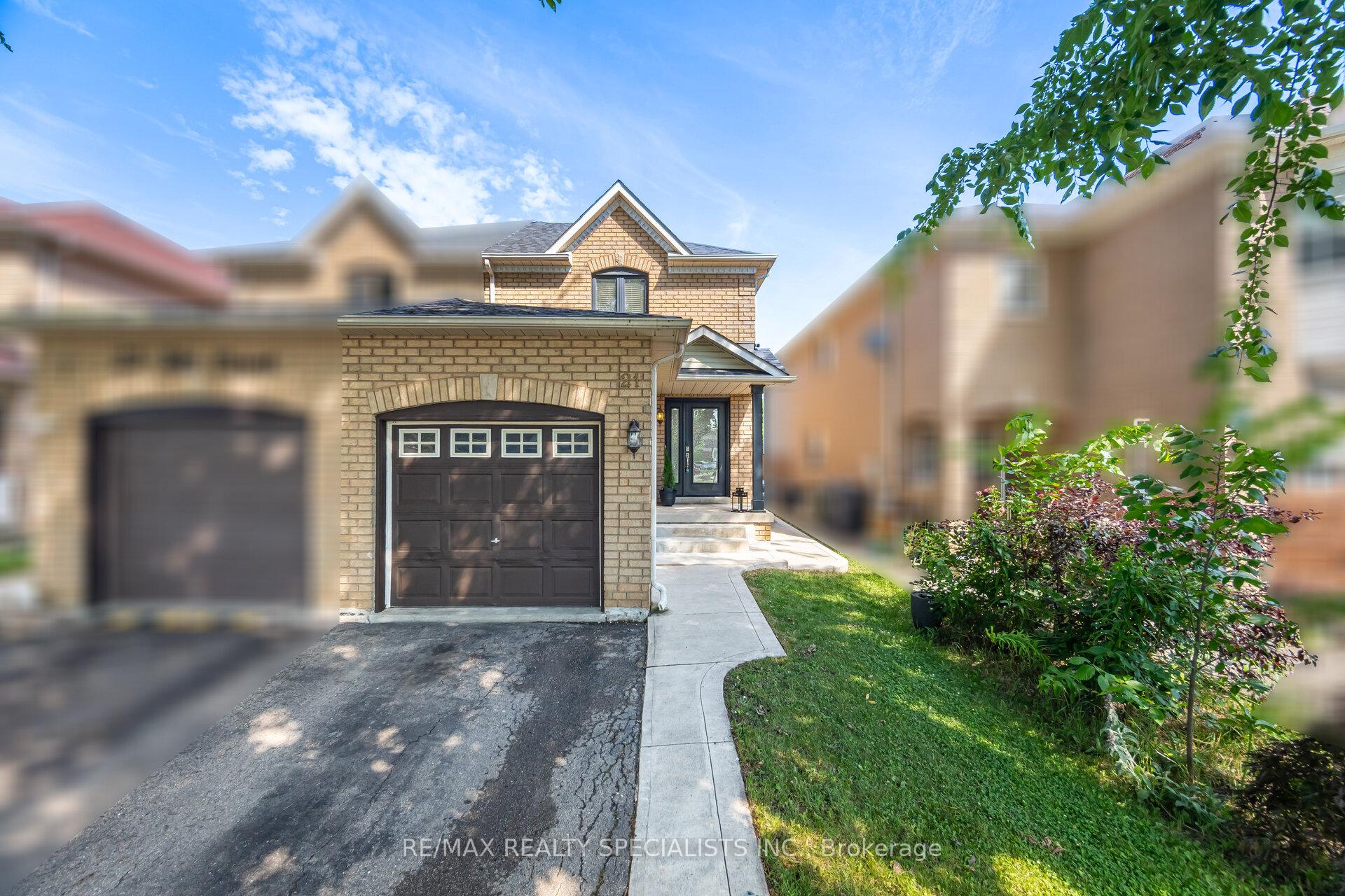 Photo 2 of 21 Silo Court, Brampton, Fletcher's Creek Village — HOMEH