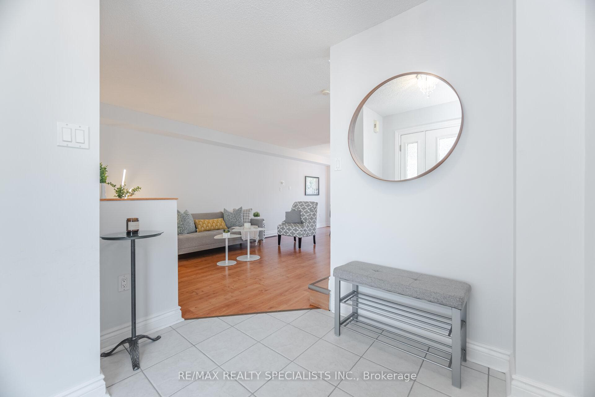 Photo 5 of 21 Silo Court, Brampton, Fletcher's Creek Village — HOMEH