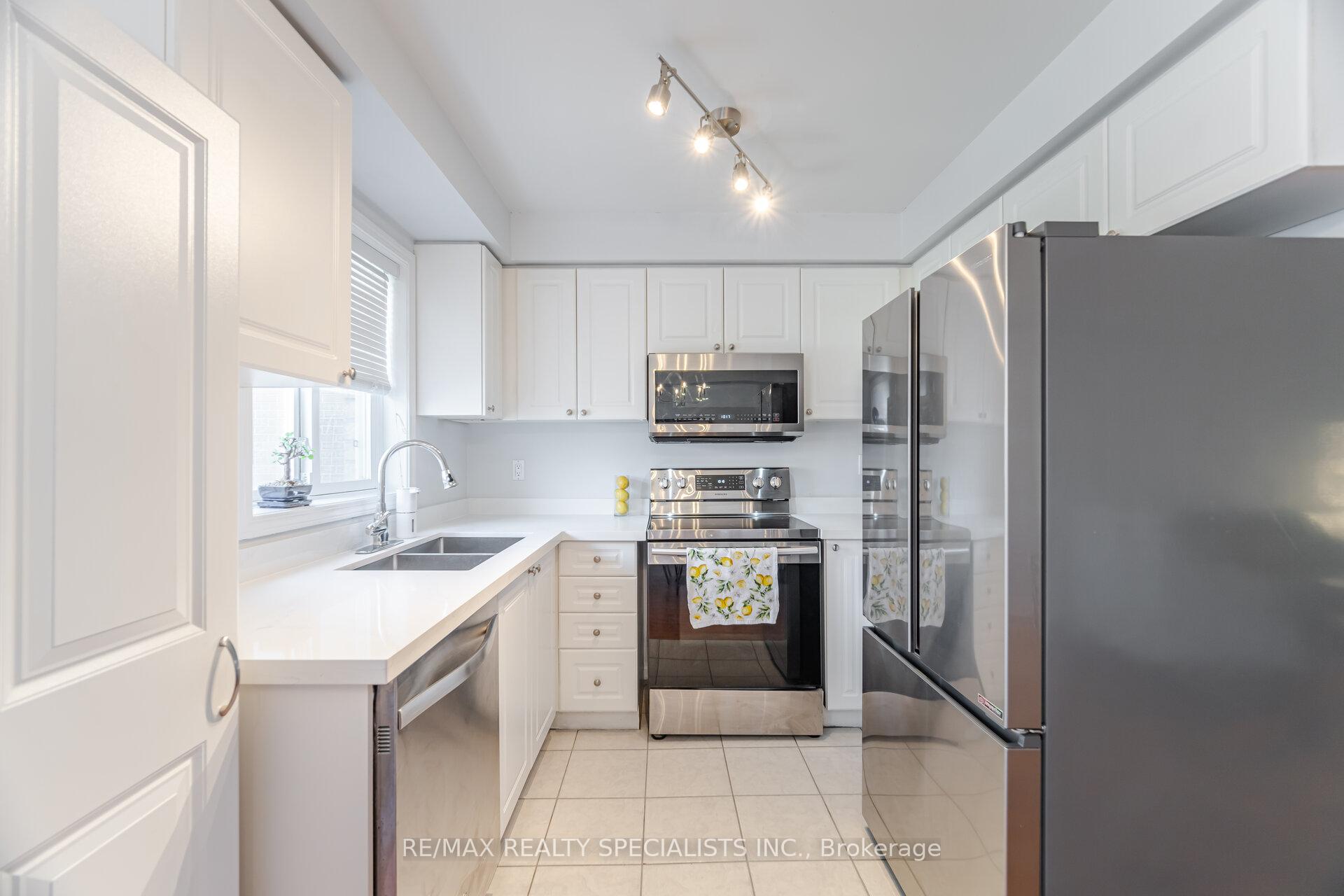 Photo 9 of 21 Silo Court, Brampton, Fletcher's Creek Village — HOMEH