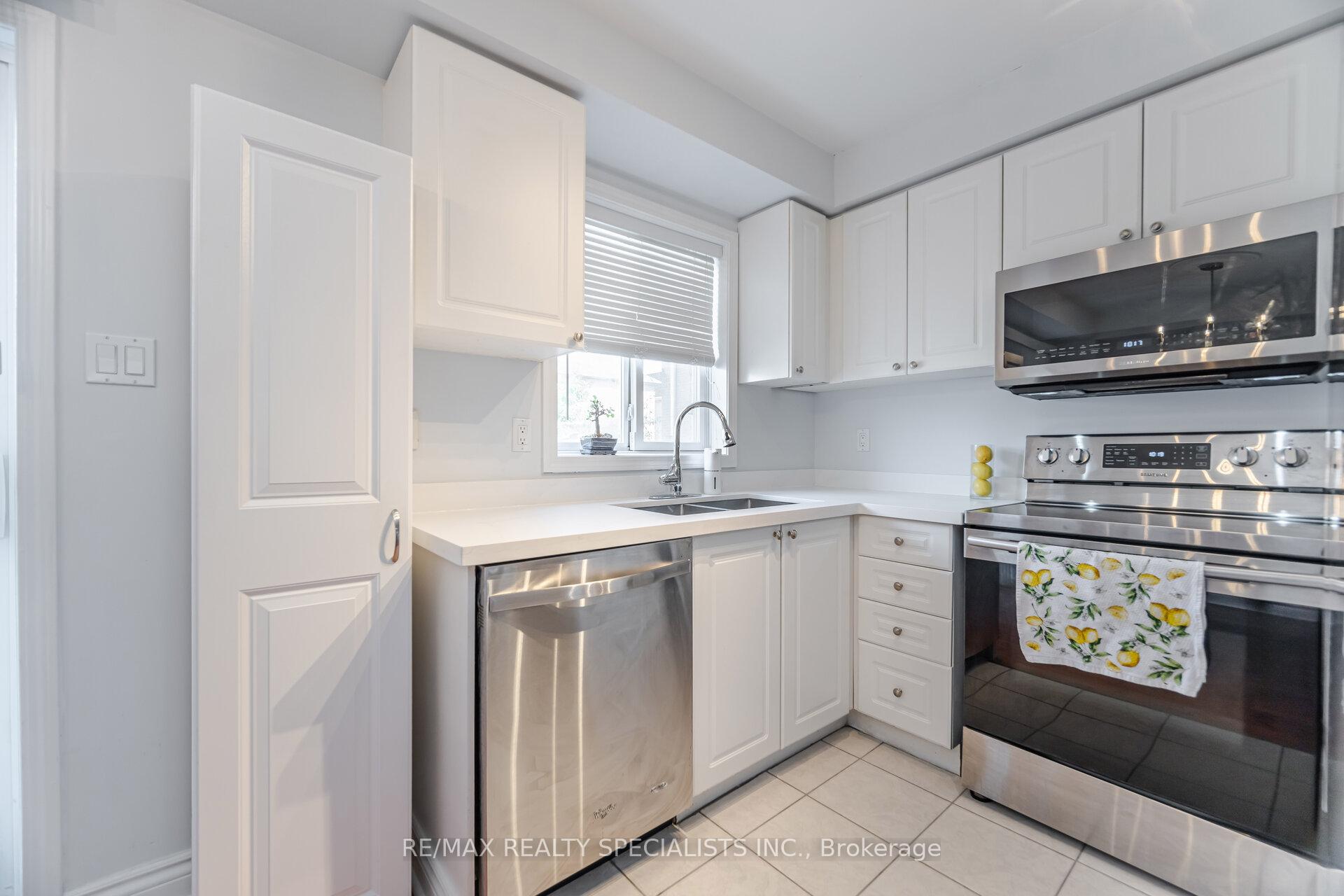 Photo 33 of 21 Silo Court, Brampton, Fletcher's Creek Village — HOMEH