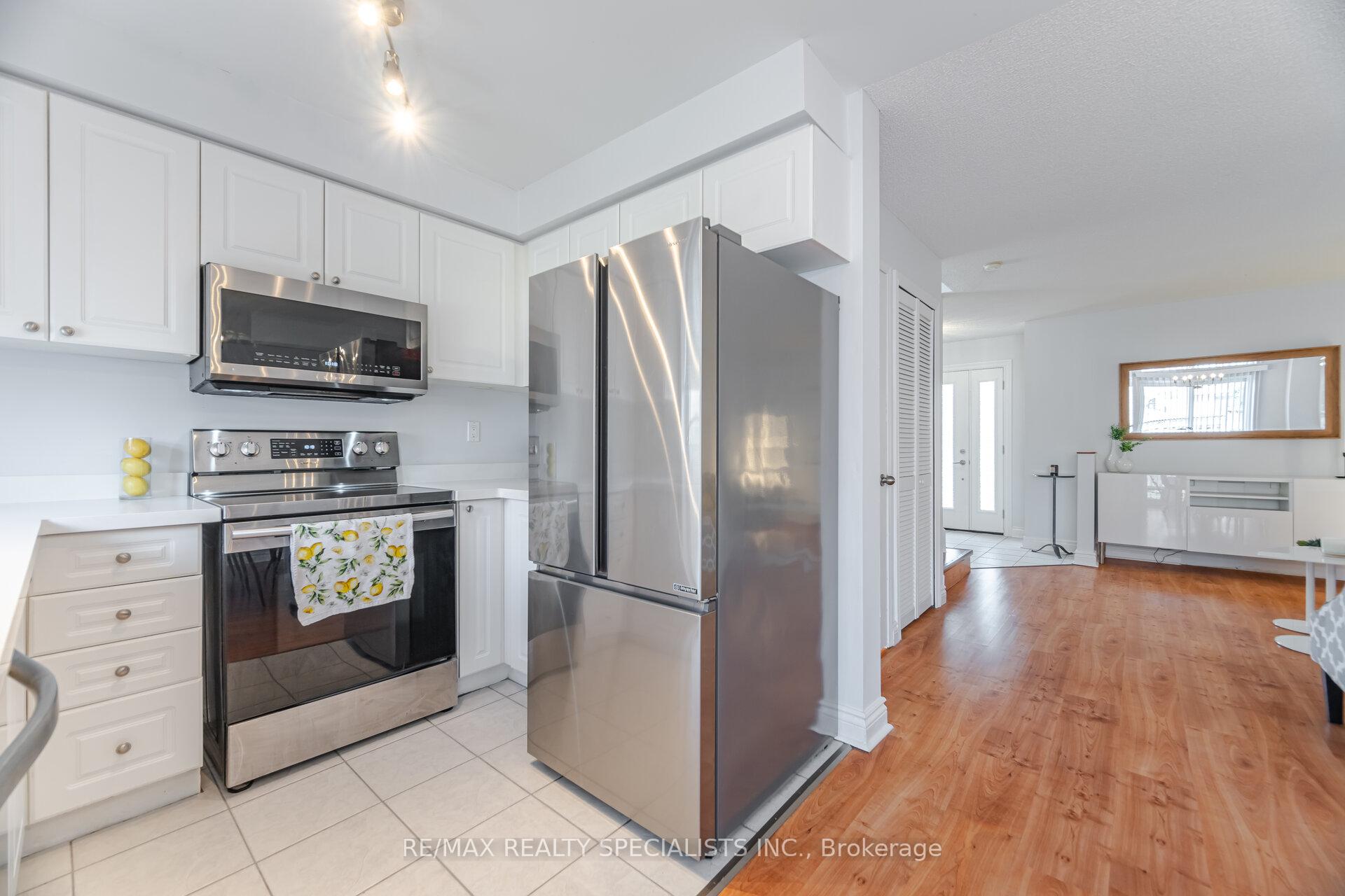 Photo 11 of 21 Silo Court, Brampton, Fletcher's Creek Village — HOMEH