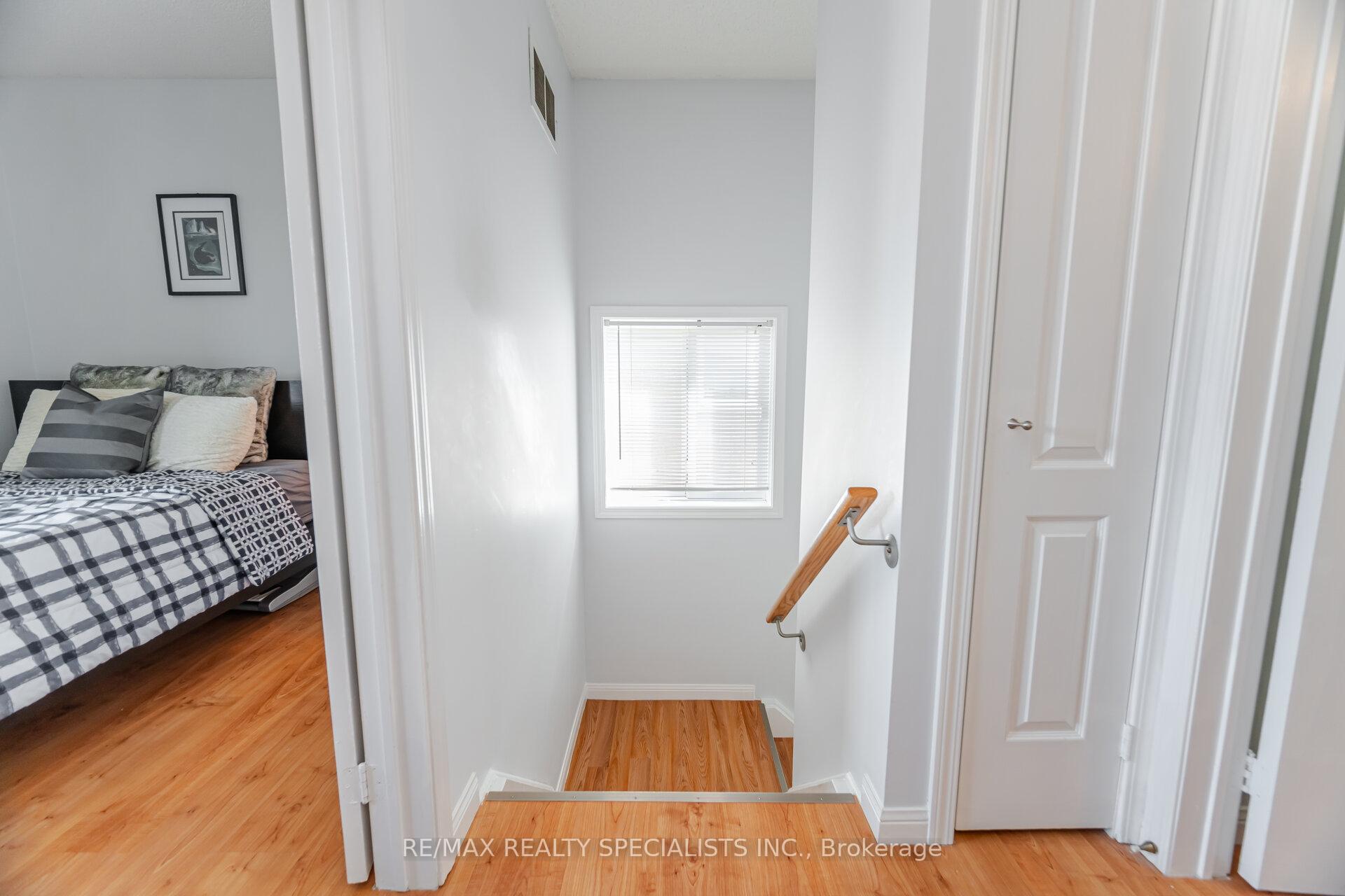Photo 10 of 21 Silo Court, Brampton, Fletcher's Creek Village — HOMEH