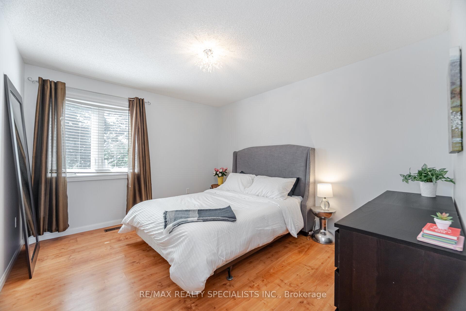 Photo 13 of 21 Silo Court, Brampton, Fletcher's Creek Village — HOMEH