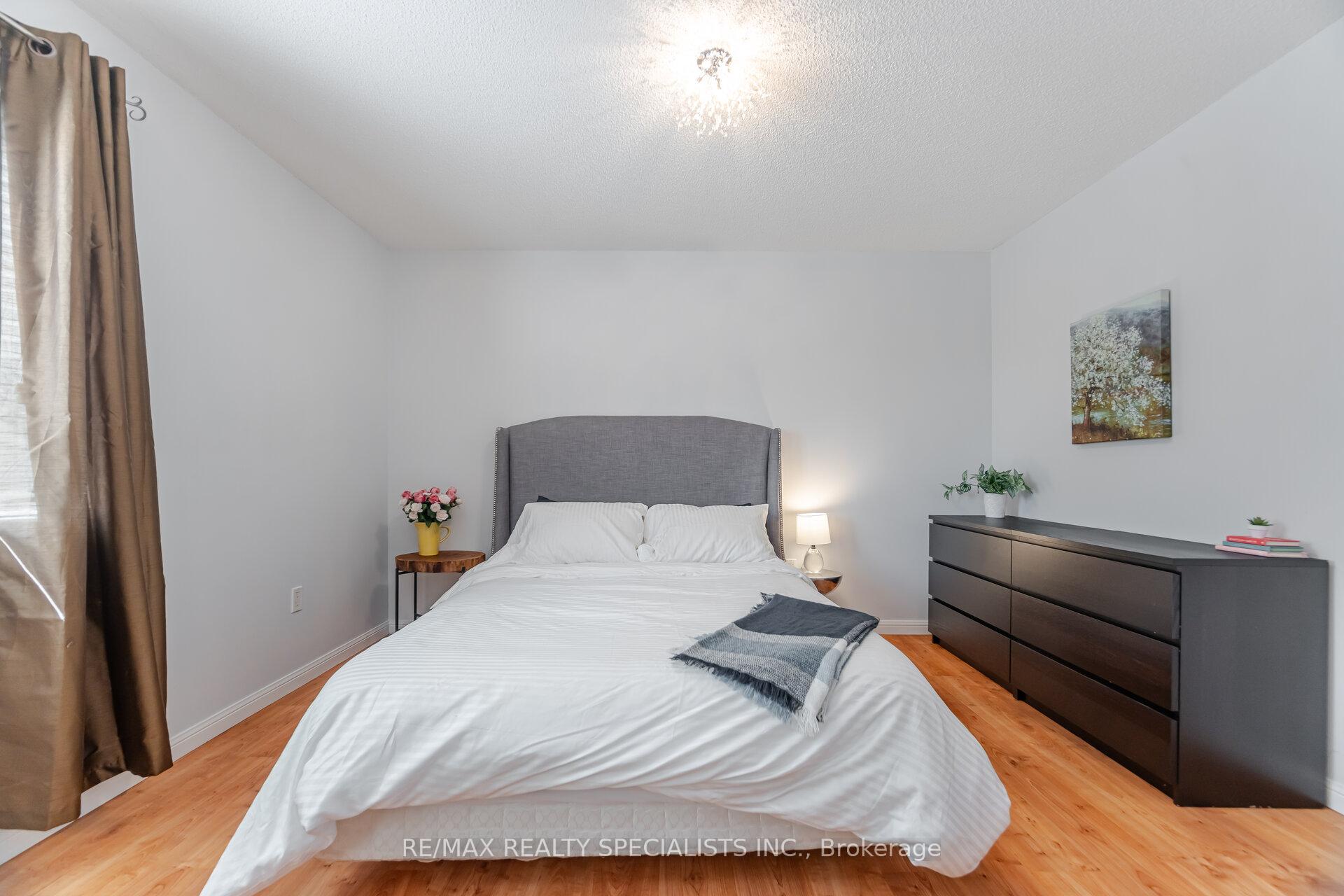 Photo 22 of 21 Silo Court, Brampton, Fletcher's Creek Village — HOMEH