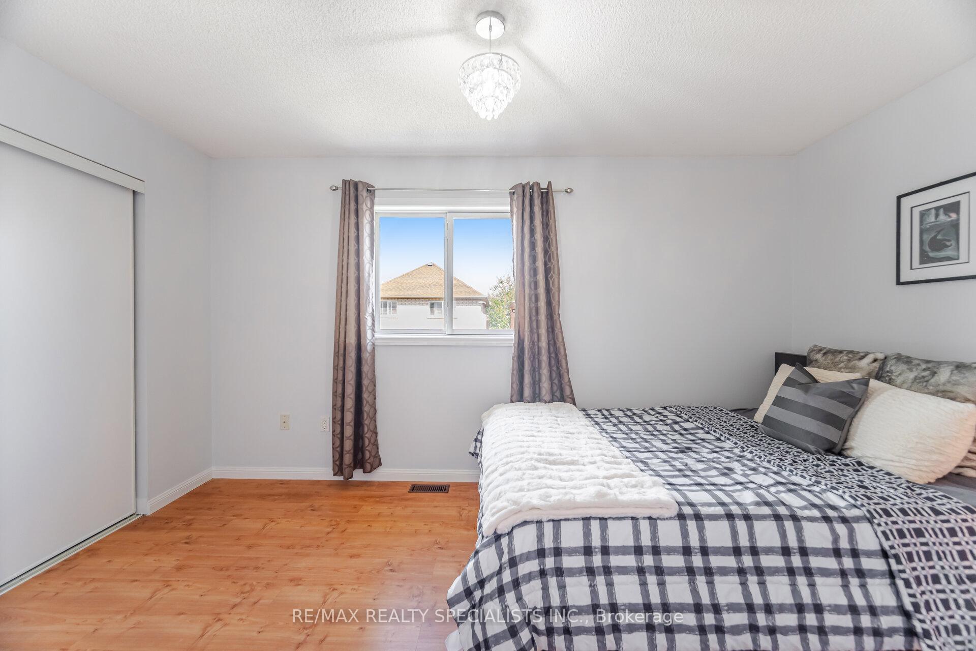 Photo 25 of 21 Silo Court, Brampton, Fletcher's Creek Village — HOMEH