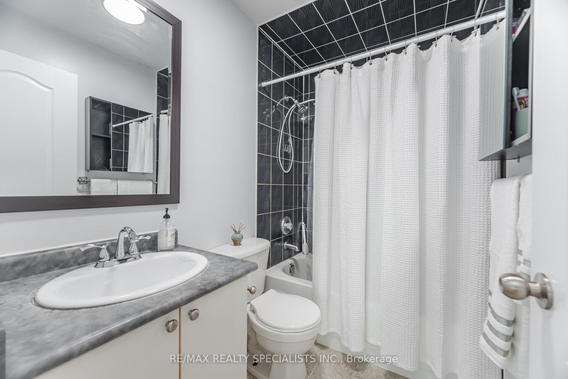 Photo 14 of 21 Silo Court, Brampton, Fletcher's Creek Village — HOMEH