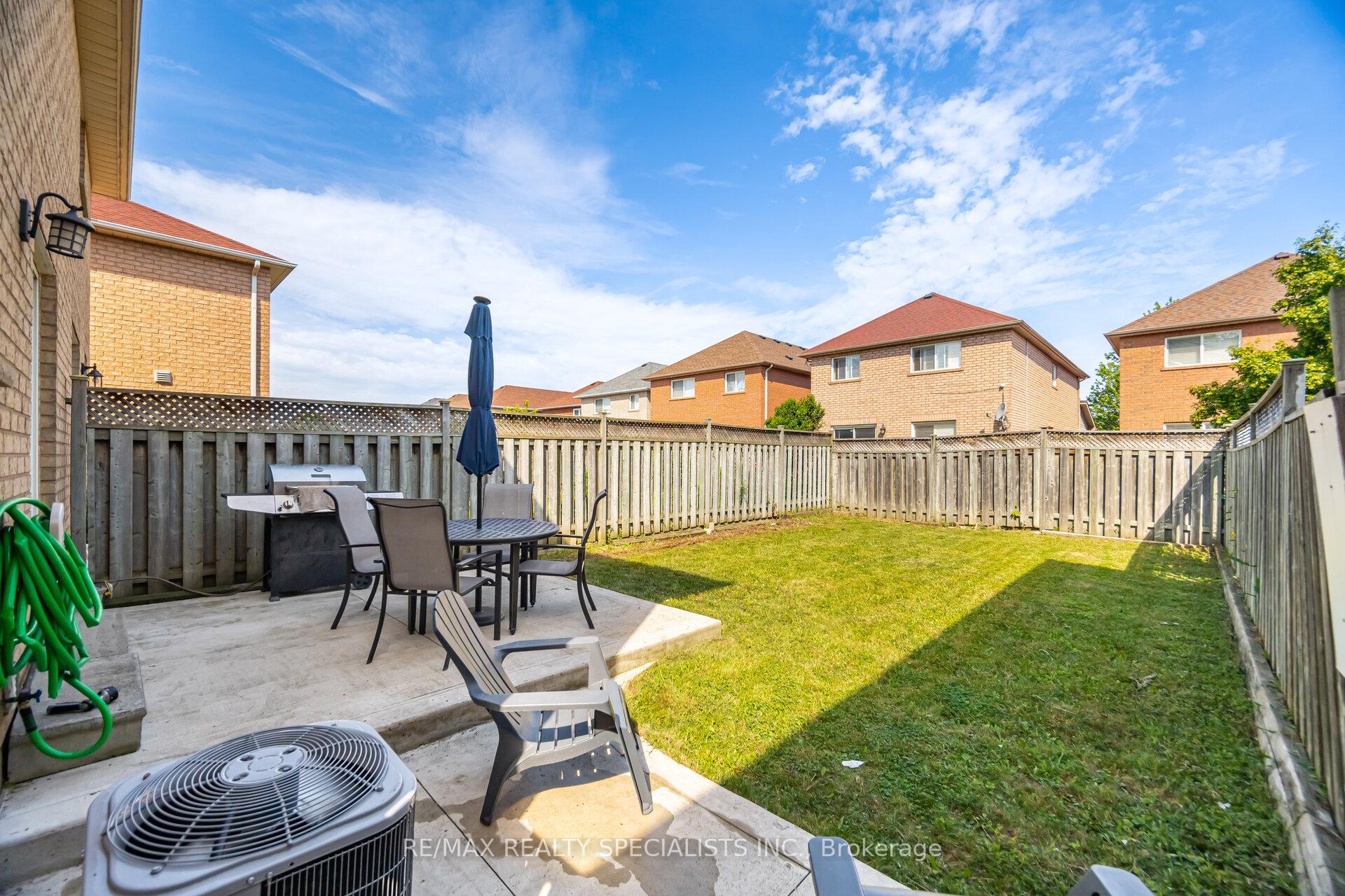 Photo 31 of 21 Silo Court, Brampton, Fletcher's Creek Village — HOMEH