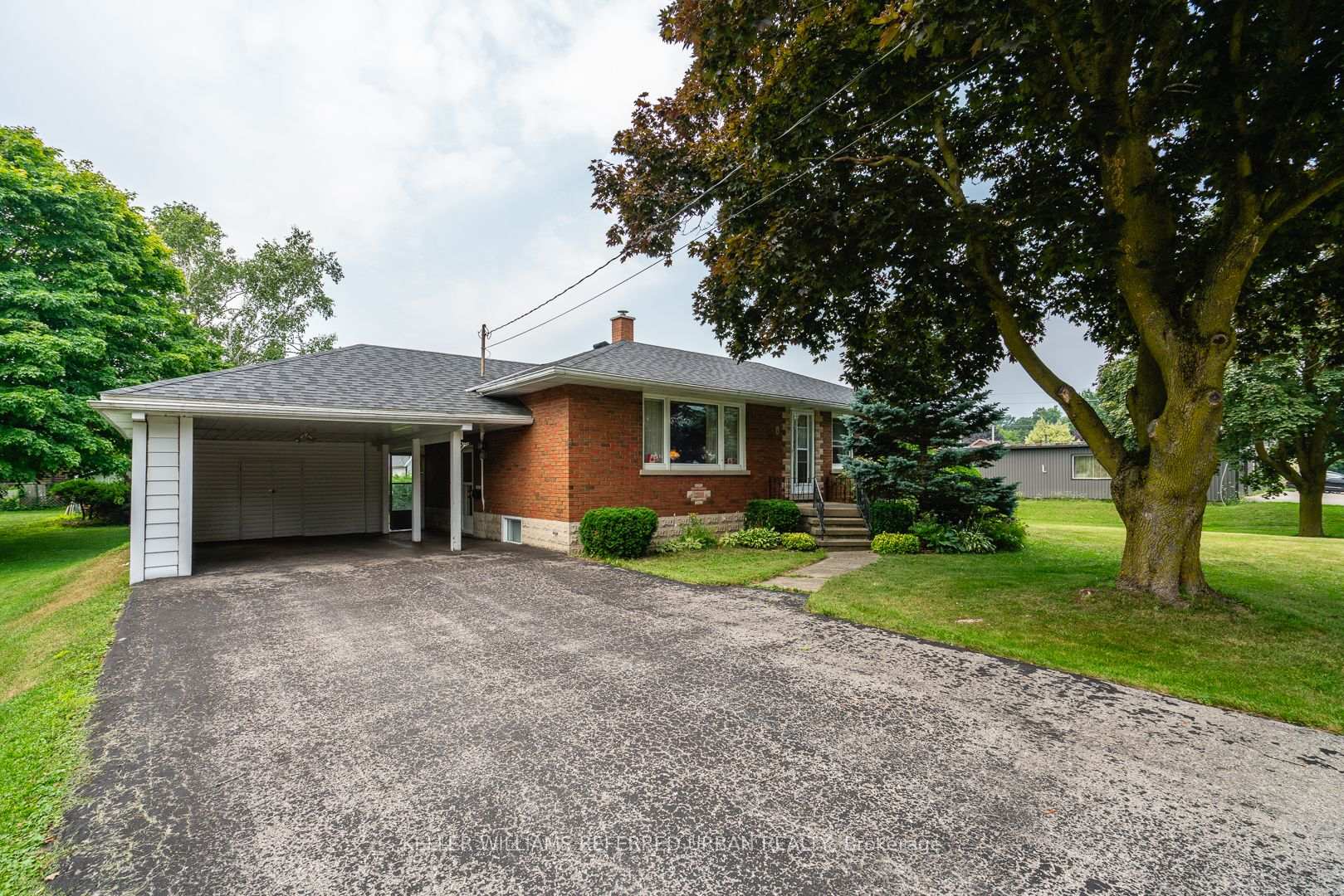 Photo 2 of 18 King Street S, Minto — HOMEH