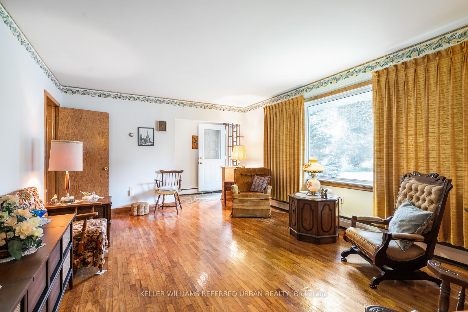 Photo 5 of 18 King Street S, Minto — HOMEH