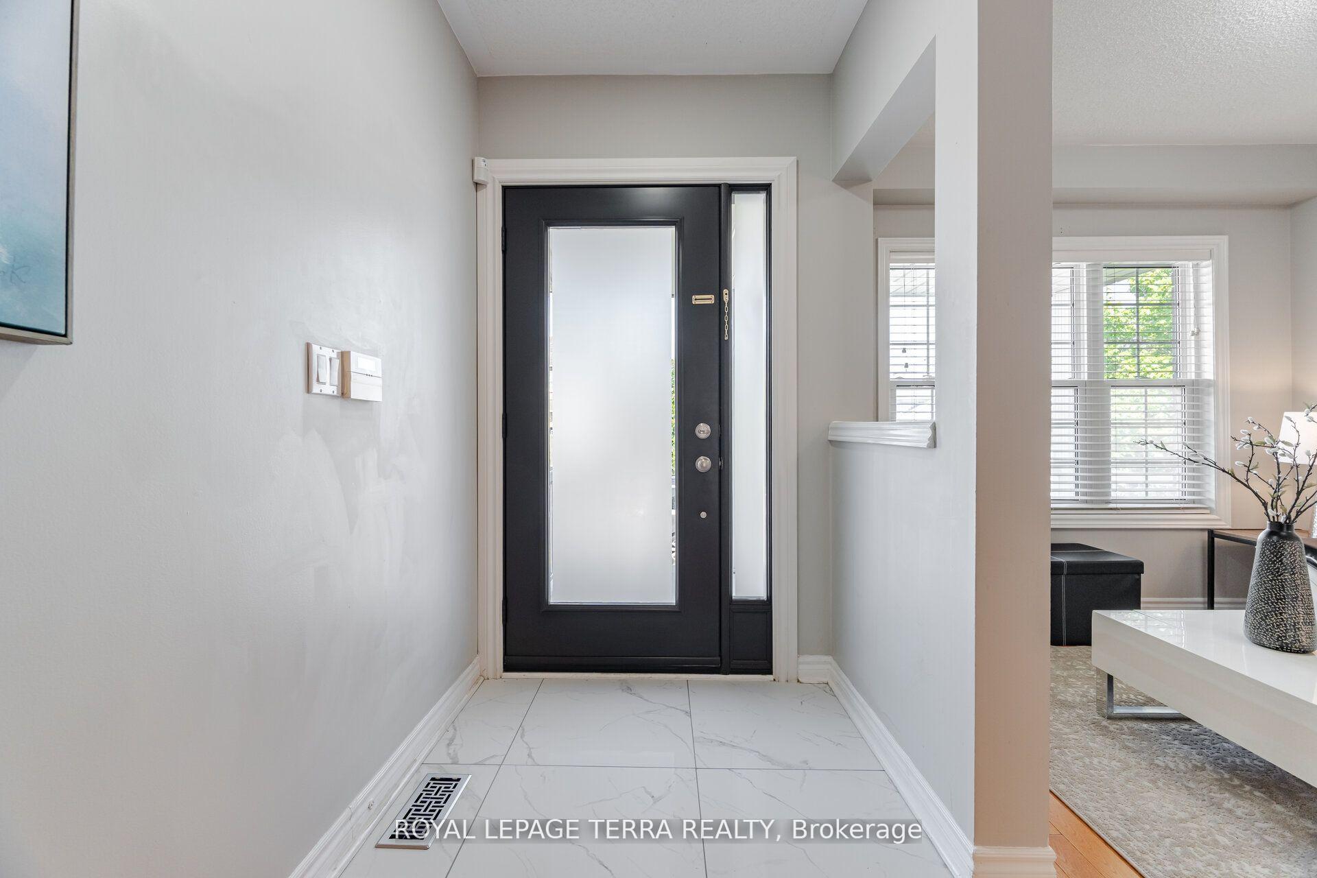 Photo 7 of 19 Valleypark Crescent, Brampton, Fletcher's Meadow — HOMEH