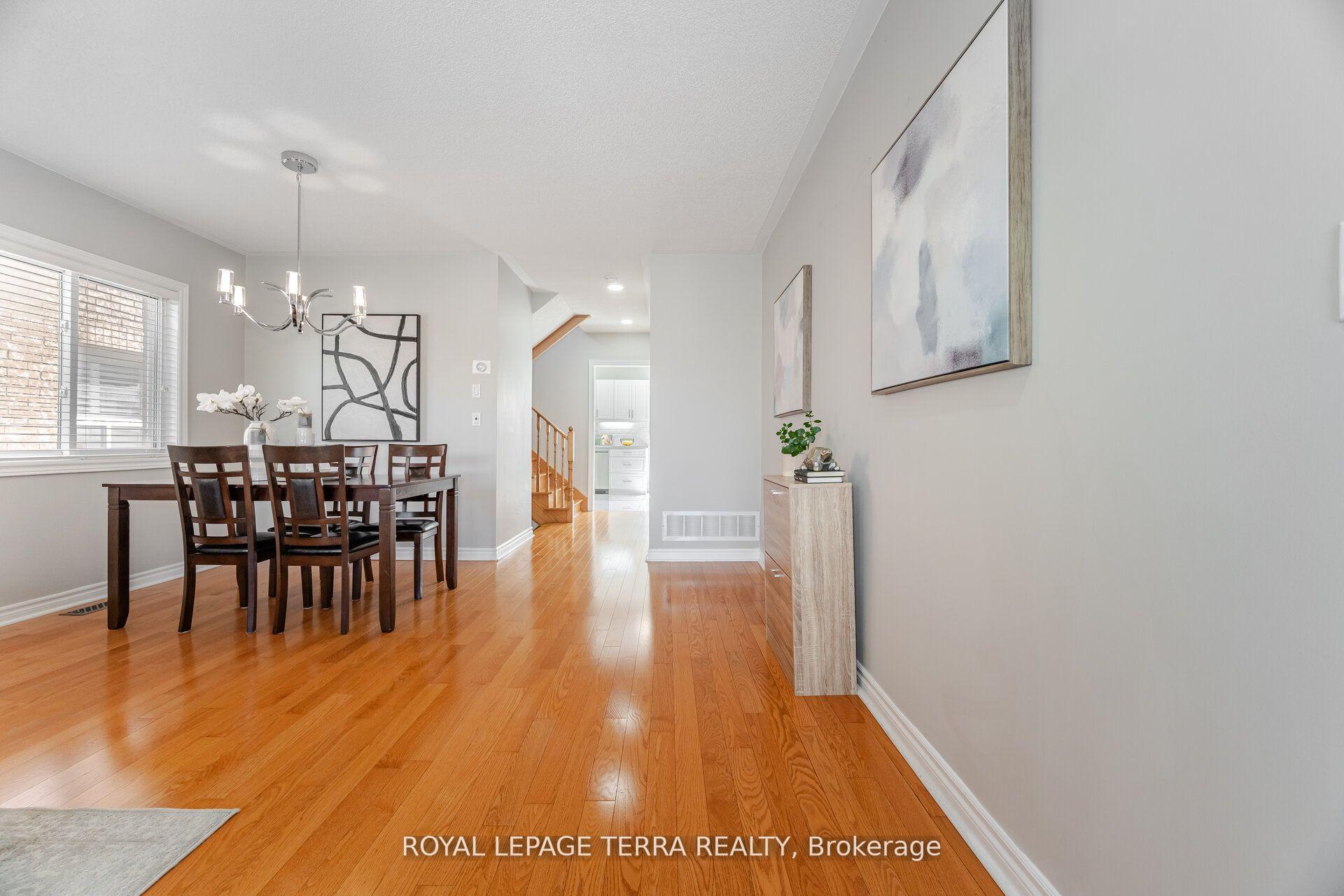 Photo 6 of 19 Valleypark Crescent, Brampton, Fletcher's Meadow — HOMEH