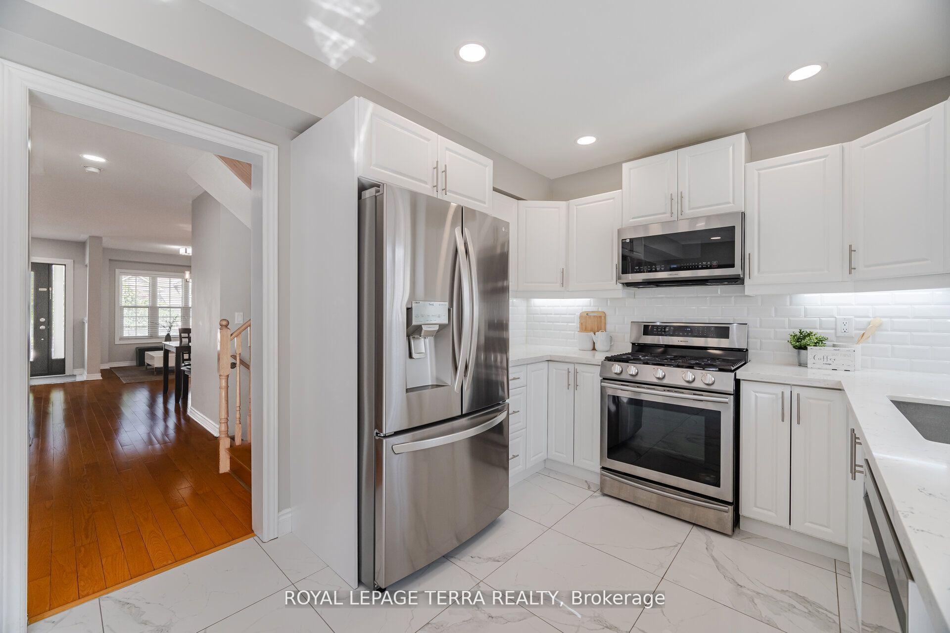 Photo 11 of 19 Valleypark Crescent, Brampton, Fletcher's Meadow — HOMEH
