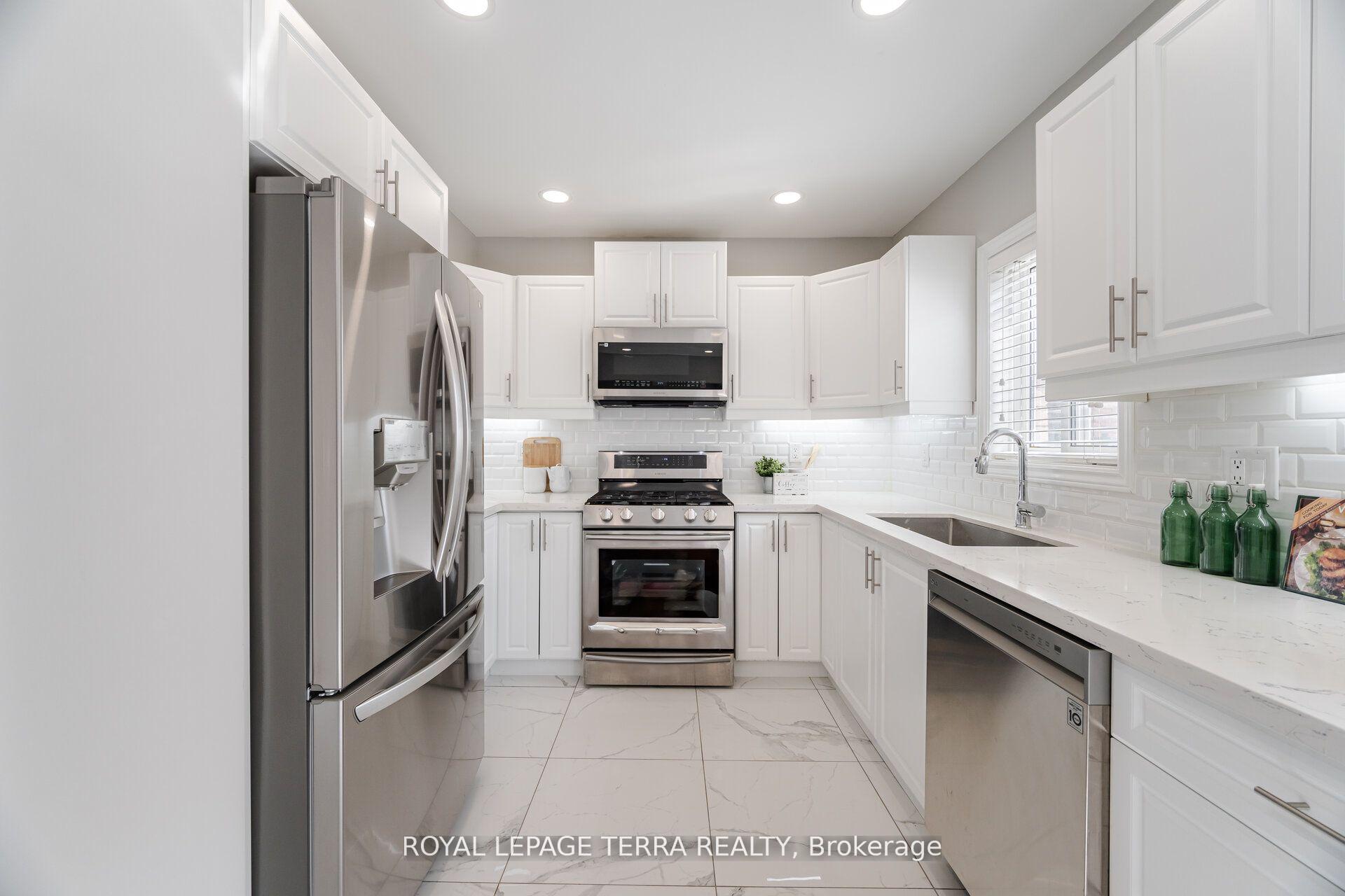 Photo 16 of 19 Valleypark Crescent, Brampton, Fletcher's Meadow — HOMEH