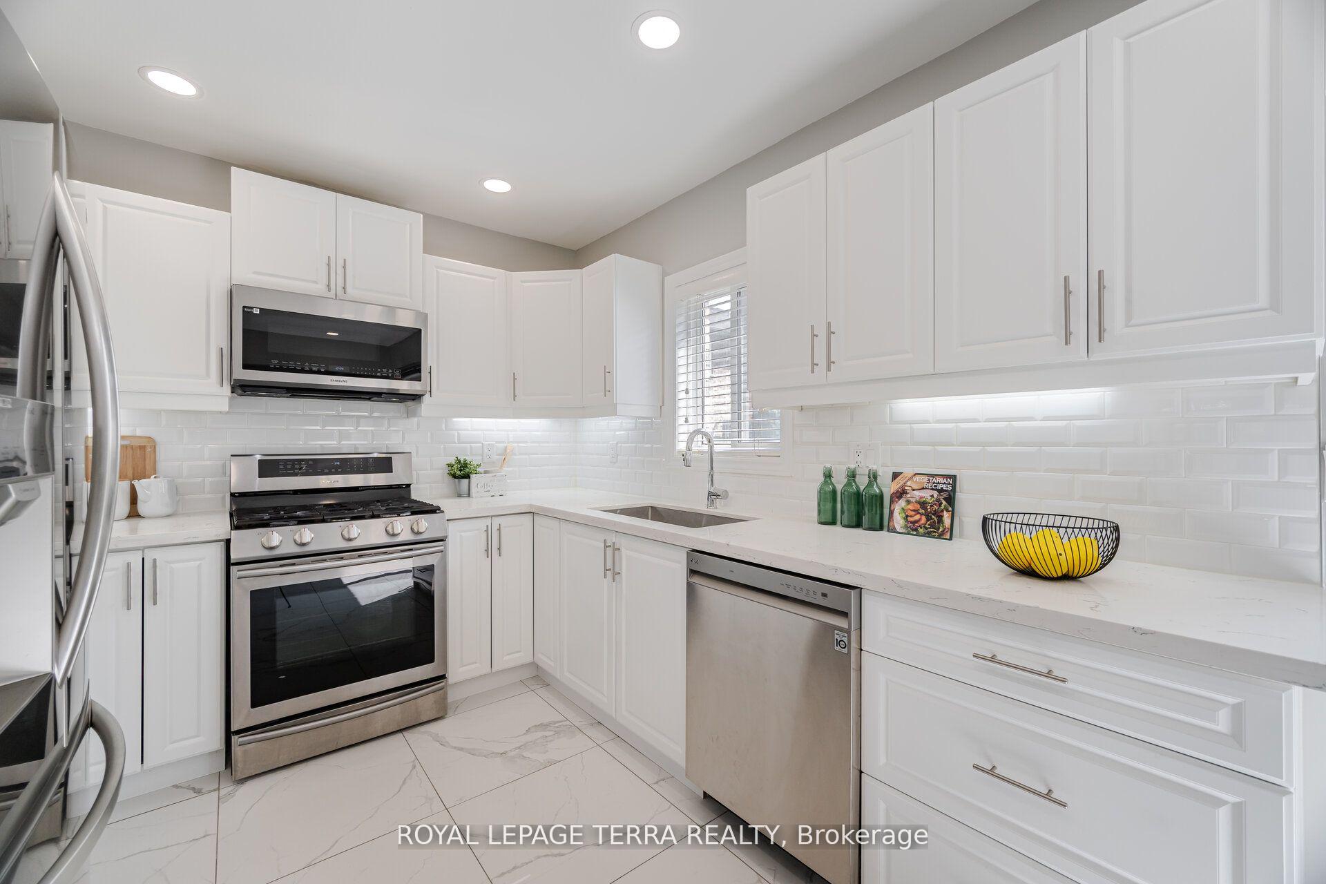 Photo 20 of 19 Valleypark Crescent, Brampton, Fletcher's Meadow — HOMEH