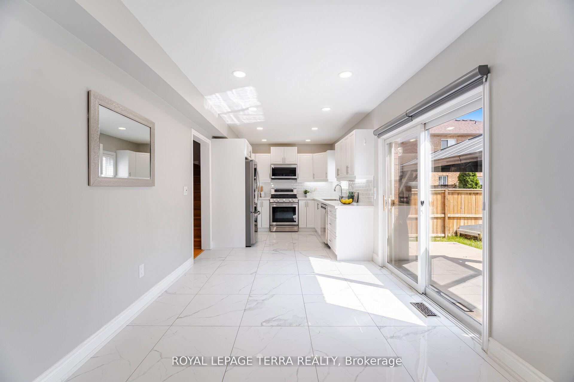 Photo 17 of 19 Valleypark Crescent, Brampton, Fletcher's Meadow — HOMEH