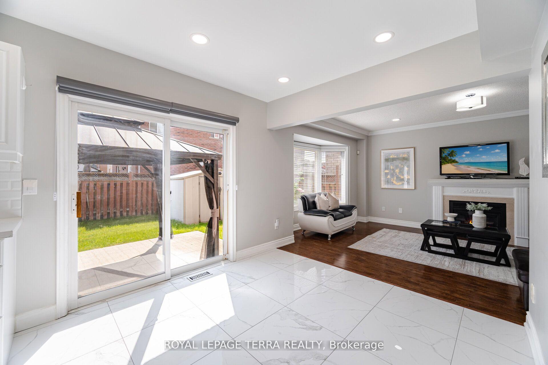 Photo 21 of 19 Valleypark Crescent, Brampton, Fletcher's Meadow — HOMEH