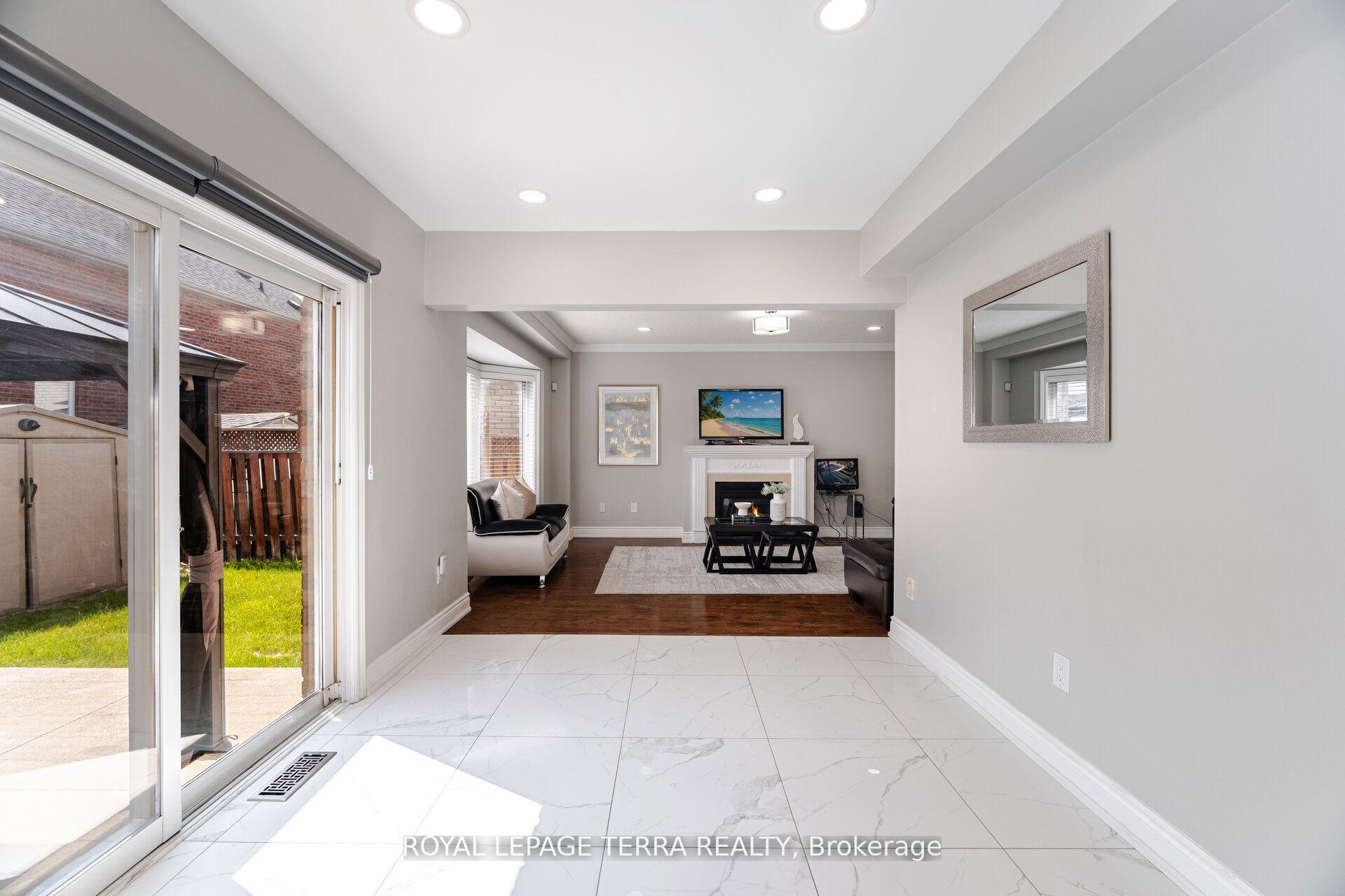 Photo 22 of 19 Valleypark Crescent, Brampton, Fletcher's Meadow — HOMEH