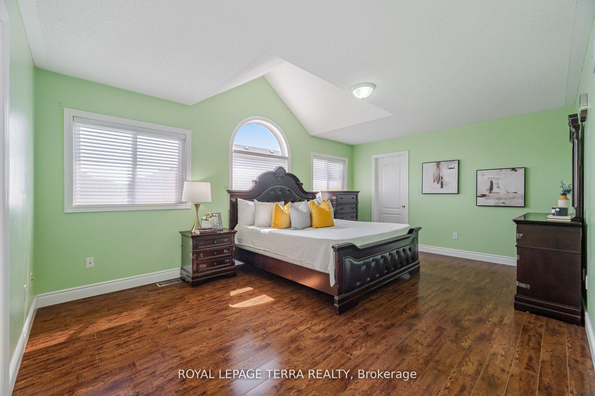 Photo 26 of 19 Valleypark Crescent, Brampton, Fletcher's Meadow — HOMEH