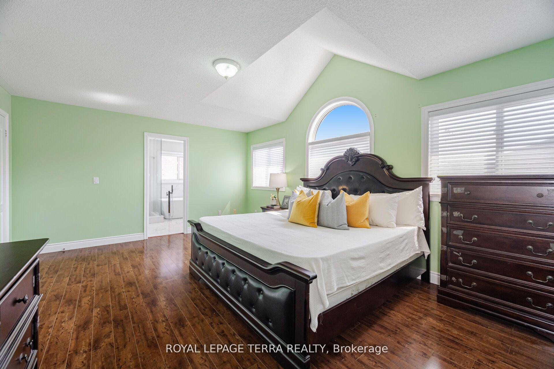 Photo 33 of 19 Valleypark Crescent, Brampton, Fletcher's Meadow — HOMEH