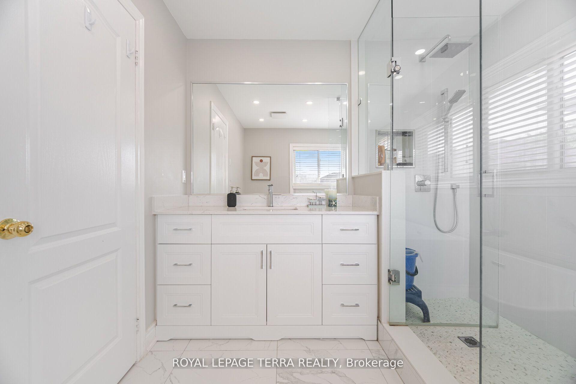 Photo 32 of 19 Valleypark Crescent, Brampton, Fletcher's Meadow — HOMEH
