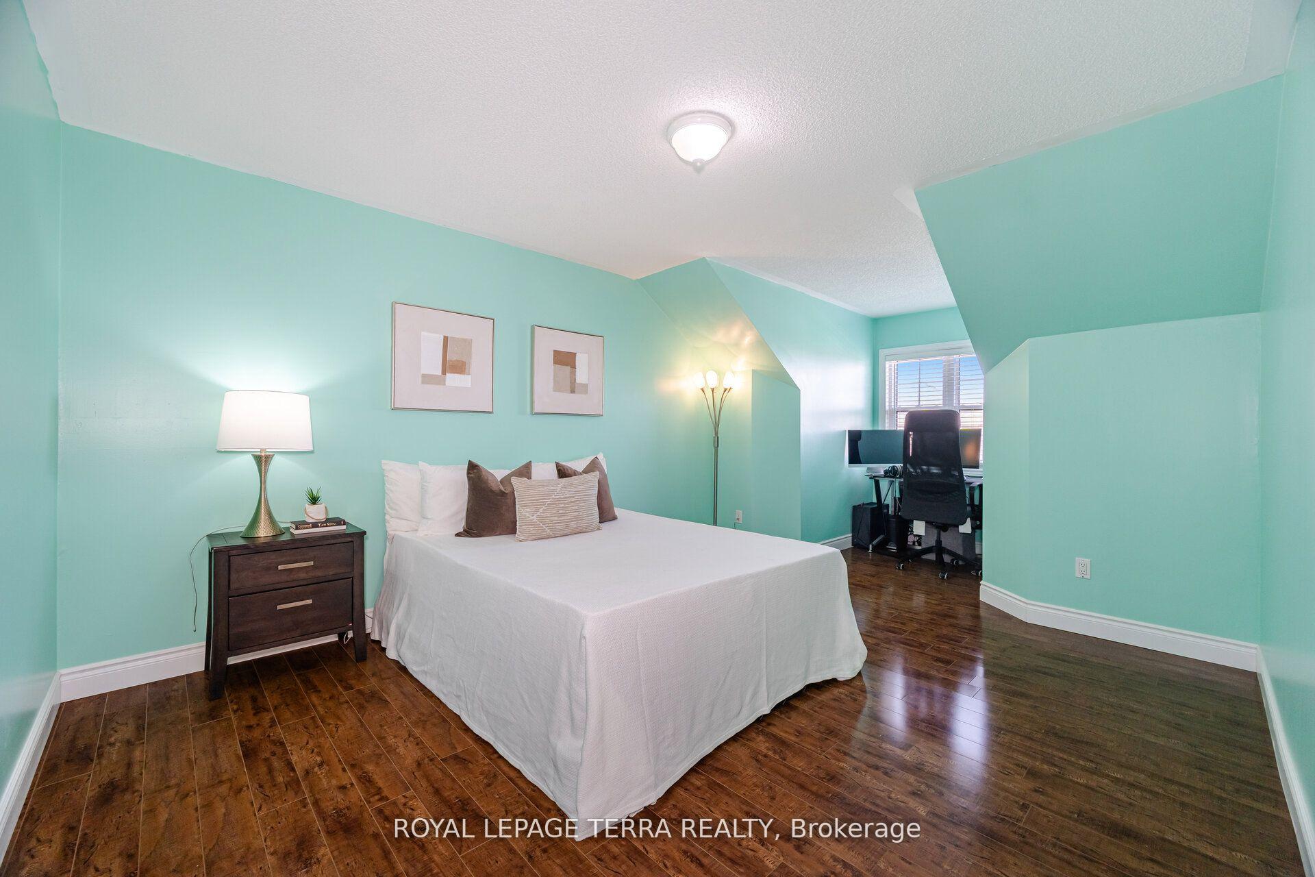 Photo 35 of 19 Valleypark Crescent, Brampton, Fletcher's Meadow — HOMEH