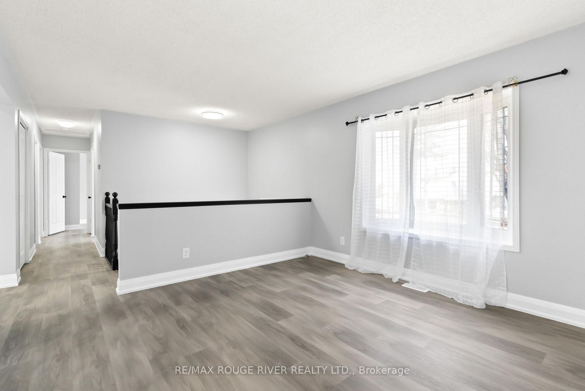 Photo 2 of 495 Lakeland Crescent, Brock, Beaverton — HOMEH