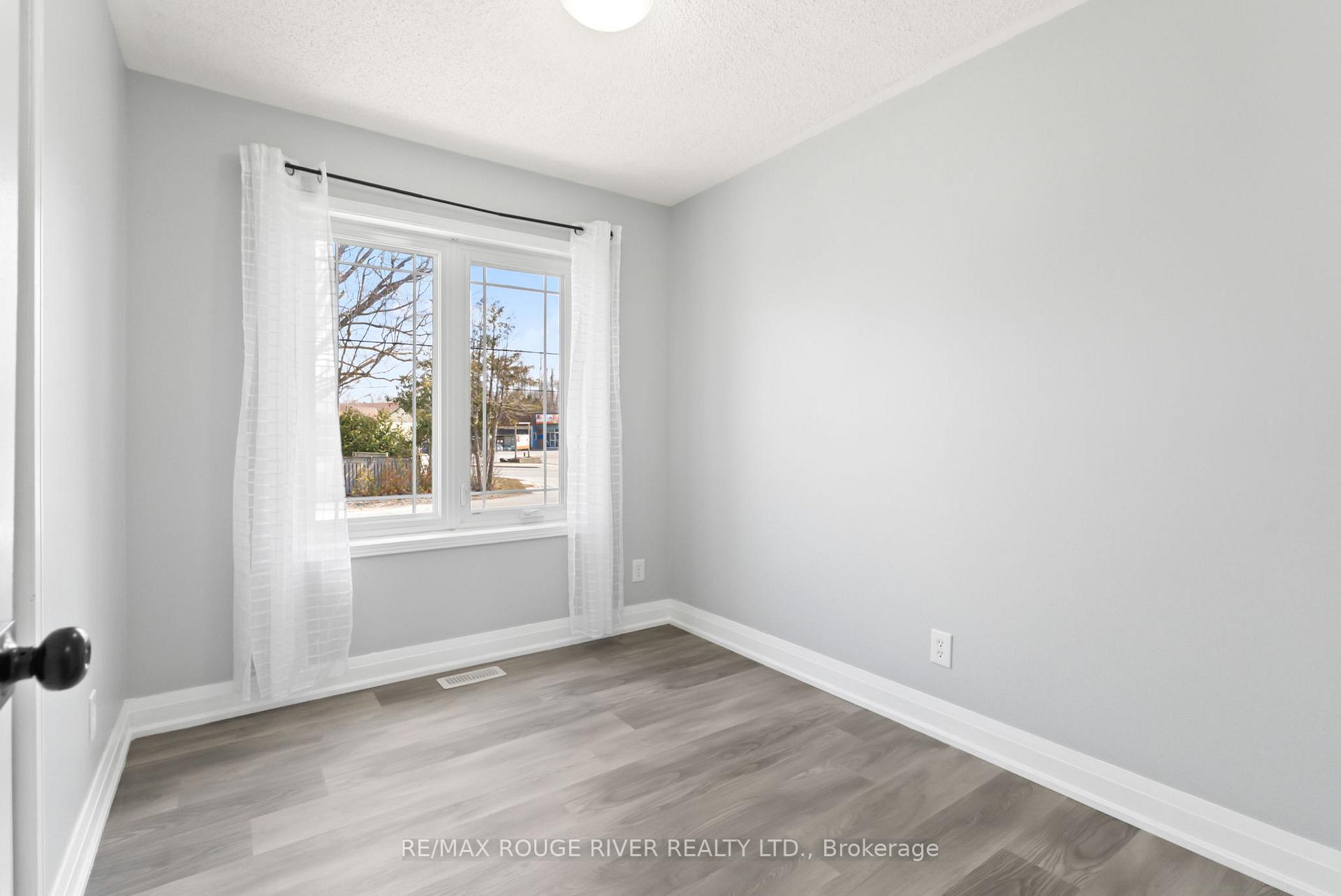 Photo 10 of 495 Lakeland Crescent, Brock, Beaverton — HOMEH