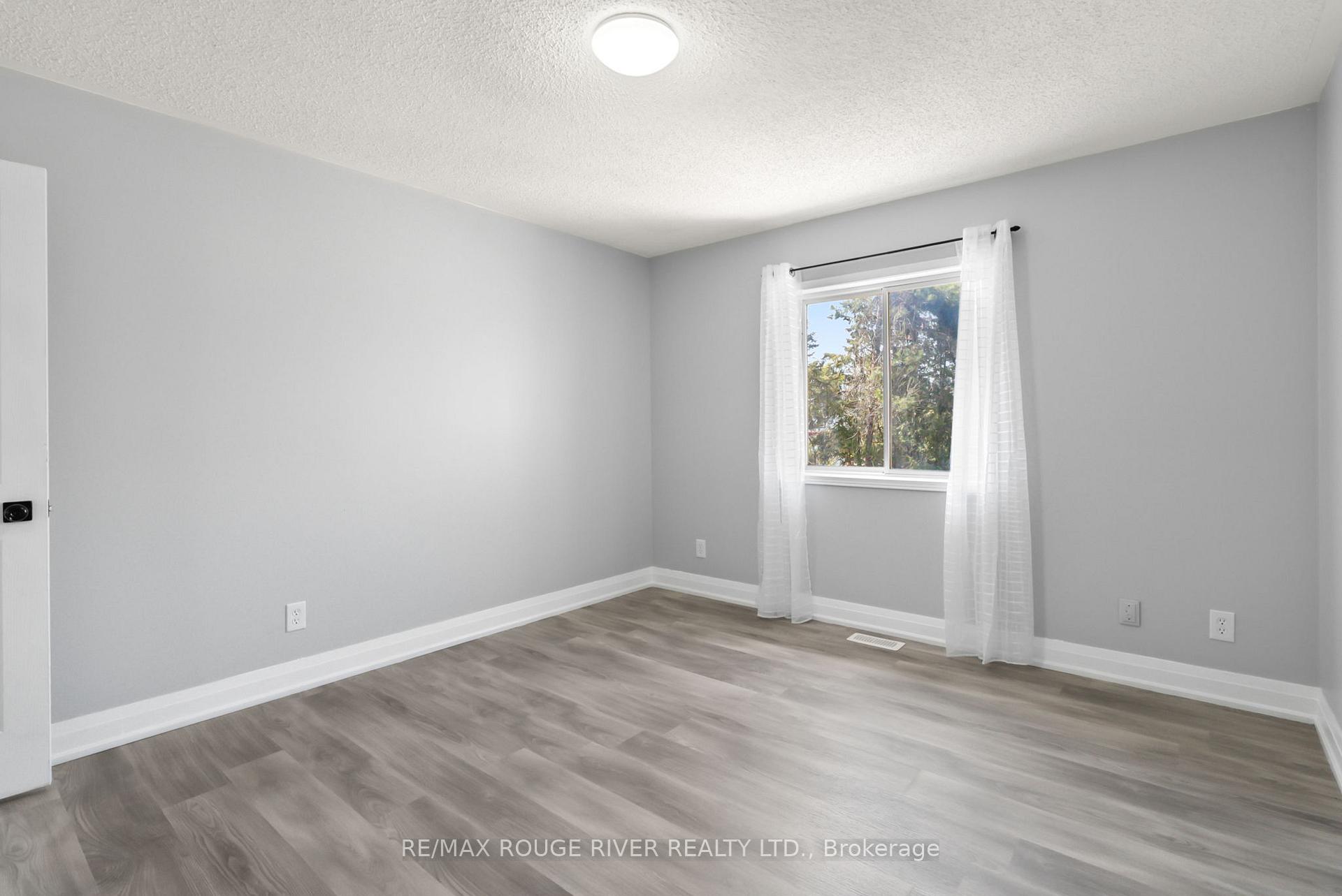 Photo 14 of 495 Lakeland Crescent, Brock, Beaverton — HOMEH