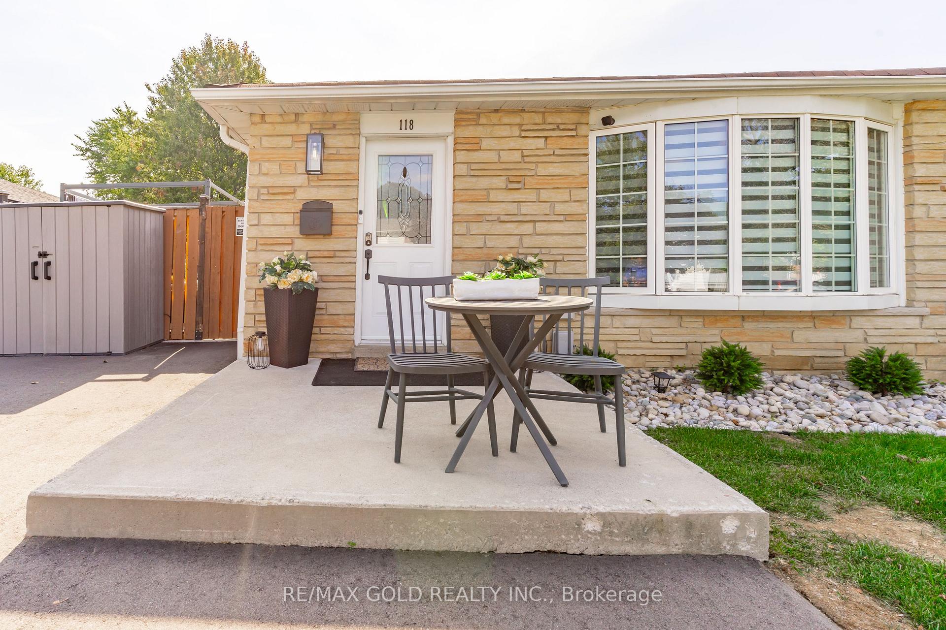 Photo 4 of 118 Fallingdale Crescent, Brampton, Southgate — HOMEH