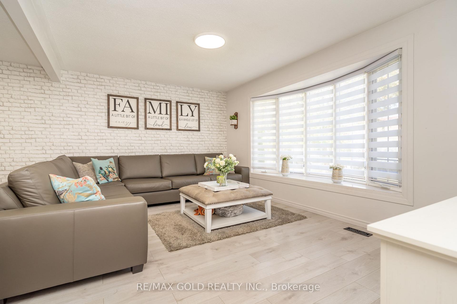 Photo 5 of 118 Fallingdale Crescent, Brampton, Southgate — HOMEH