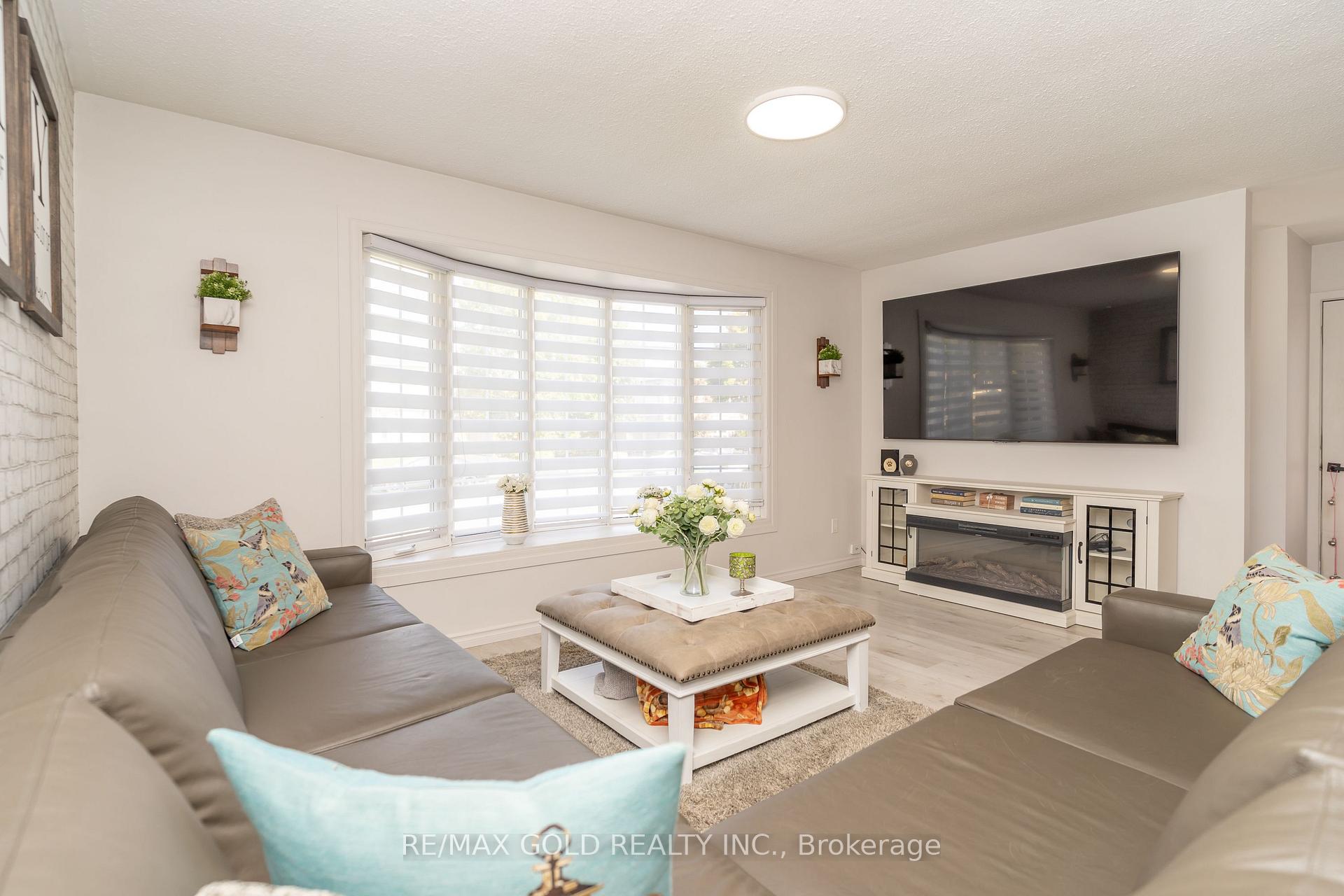 Photo 3 of 118 Fallingdale Crescent, Brampton, Southgate — HOMEH