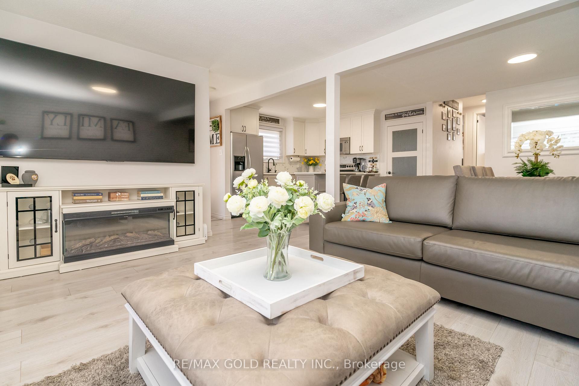 Photo 10 of 118 Fallingdale Crescent, Brampton, Southgate — HOMEH