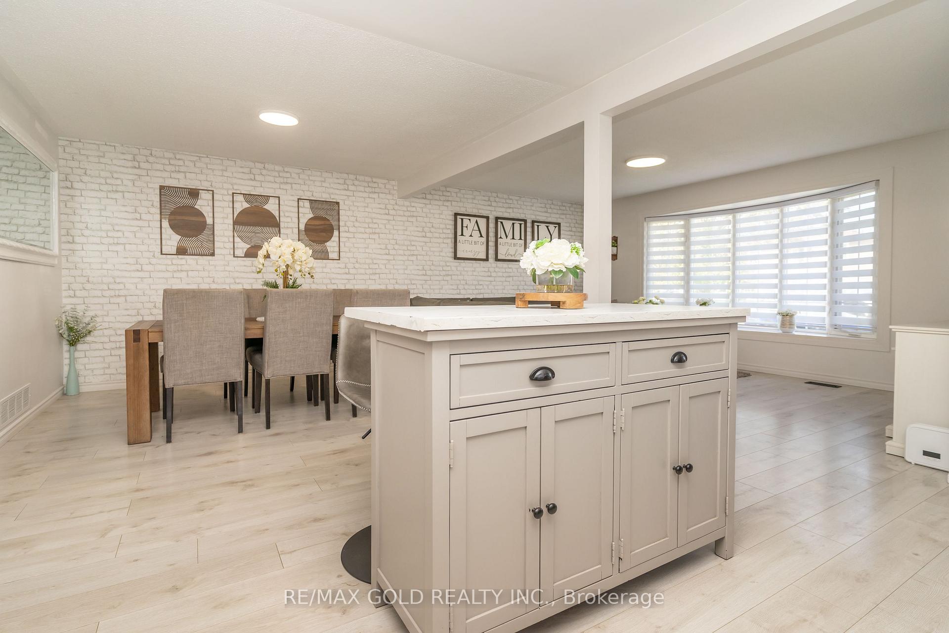 Photo 12 of 118 Fallingdale Crescent, Brampton, Southgate — HOMEH