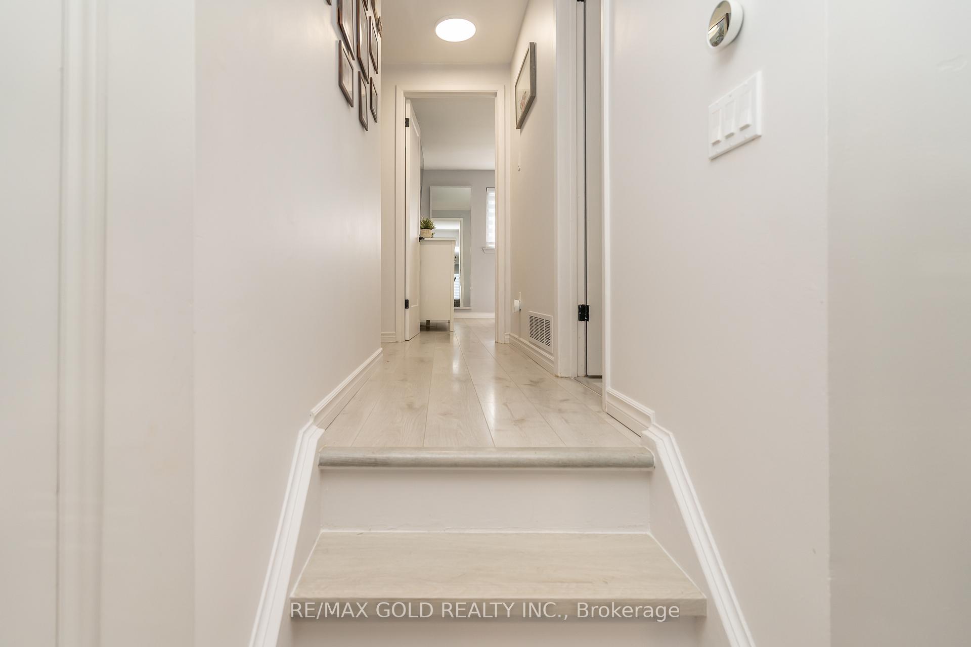 Photo 11 of 118 Fallingdale Crescent, Brampton, Southgate — HOMEH