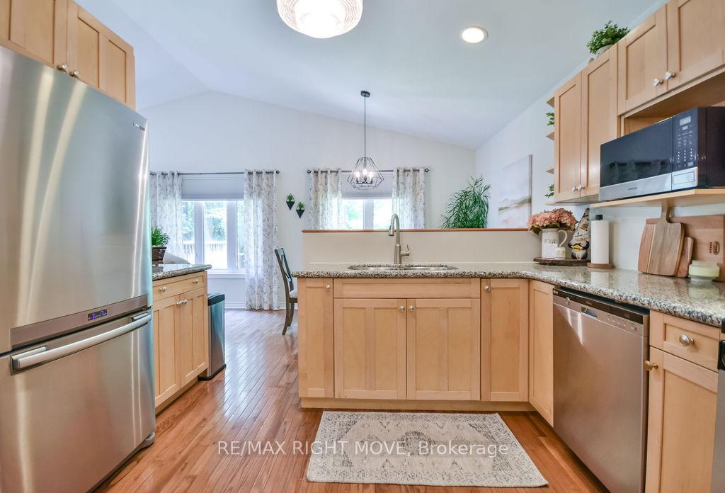 Photo 6 of 1011 Talbot Trail, Gravenhurst, Morrison — HOMEH