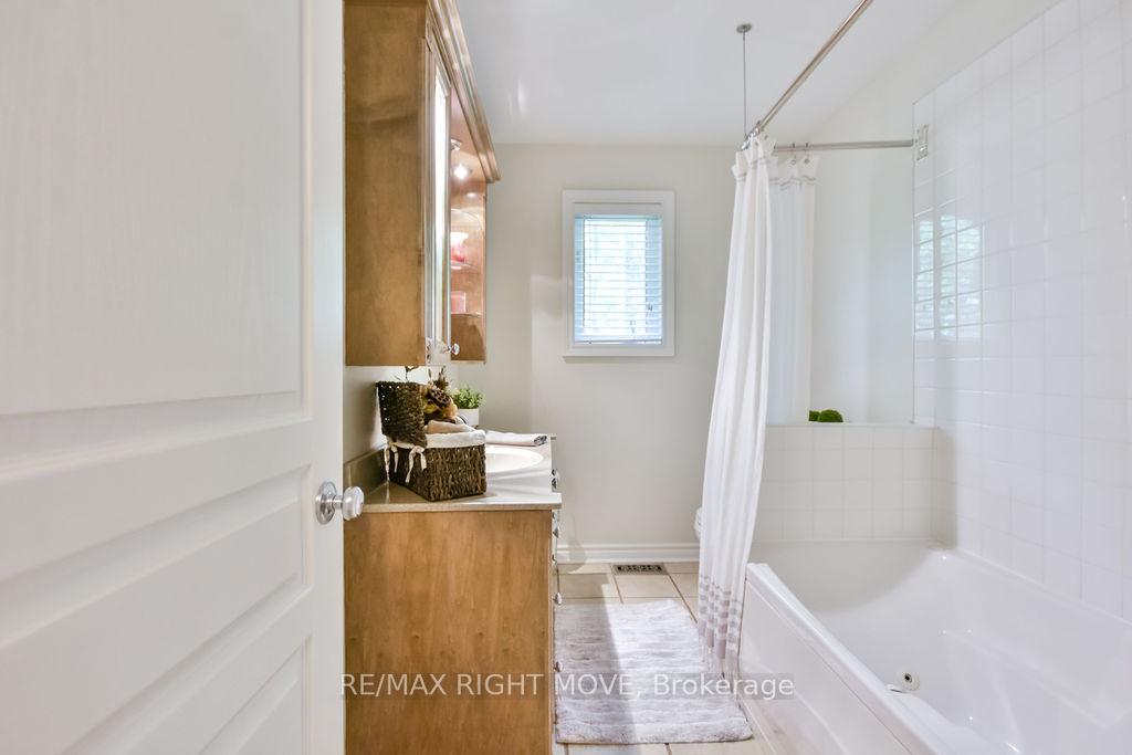 Photo 15 of 1011 Talbot Trail, Gravenhurst, Morrison — HOMEH