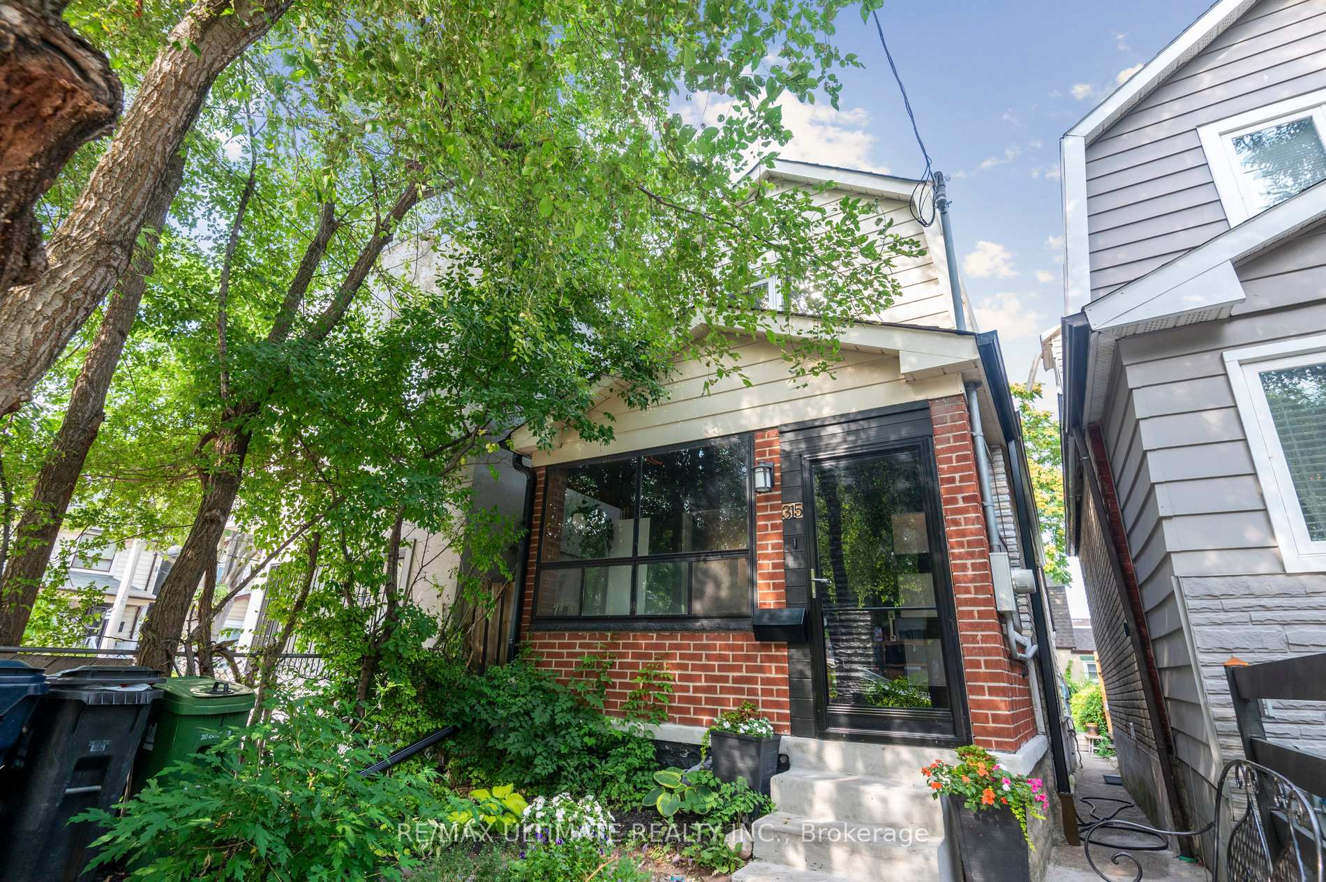 Photo 18 of 315 Cedarvale Avenue, Toronto, Woodbine-Lumsden — HOMEH