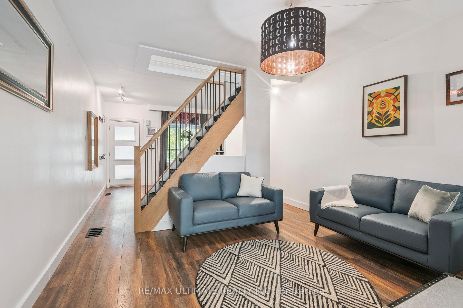 Photo 4 of 315 Cedarvale Avenue, Toronto, Woodbine-Lumsden — HOMEH