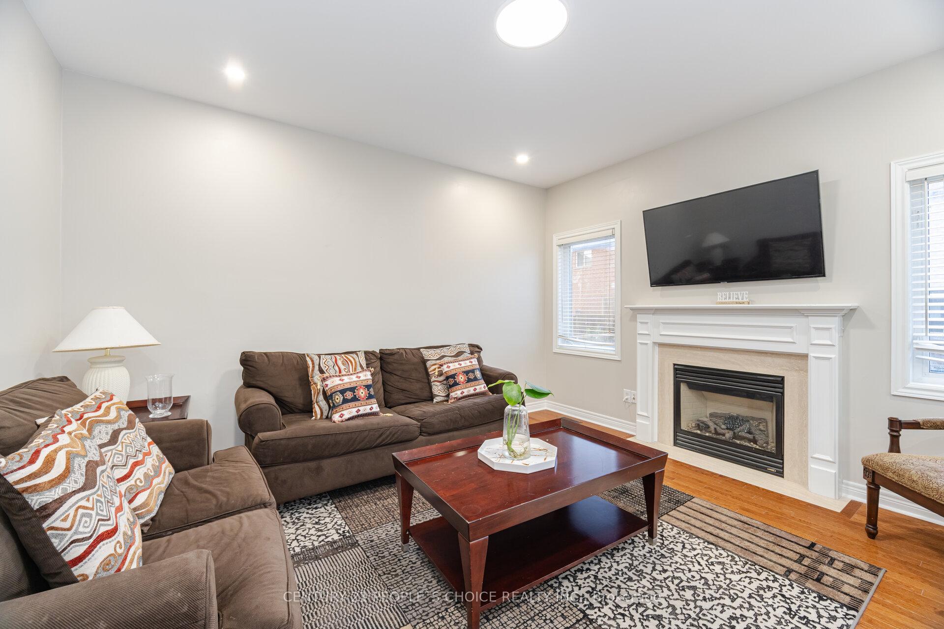 Photo 11 of 19 Frobischer Drive, Brampton, Sandringham-Wellington — HOMEH