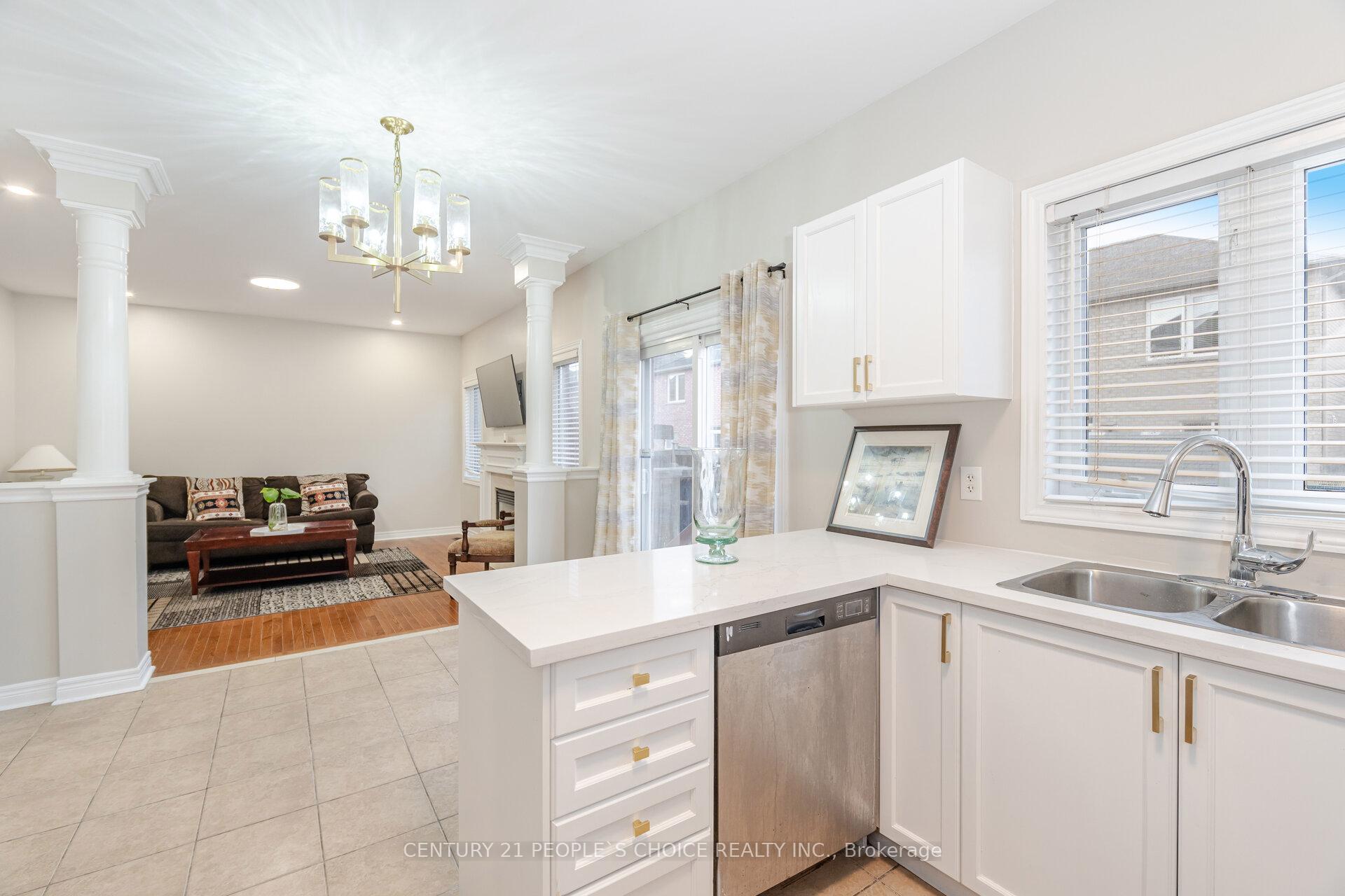 Photo 8 of 19 Frobischer Drive, Brampton, Sandringham-Wellington — HOMEH