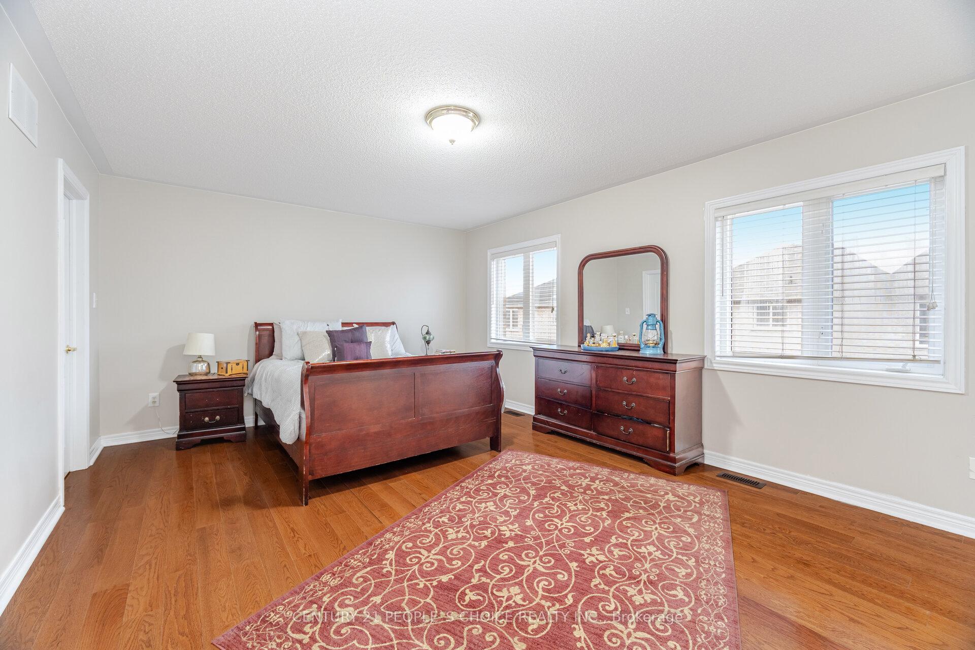 Photo 15 of 19 Frobischer Drive, Brampton, Sandringham-Wellington — HOMEH