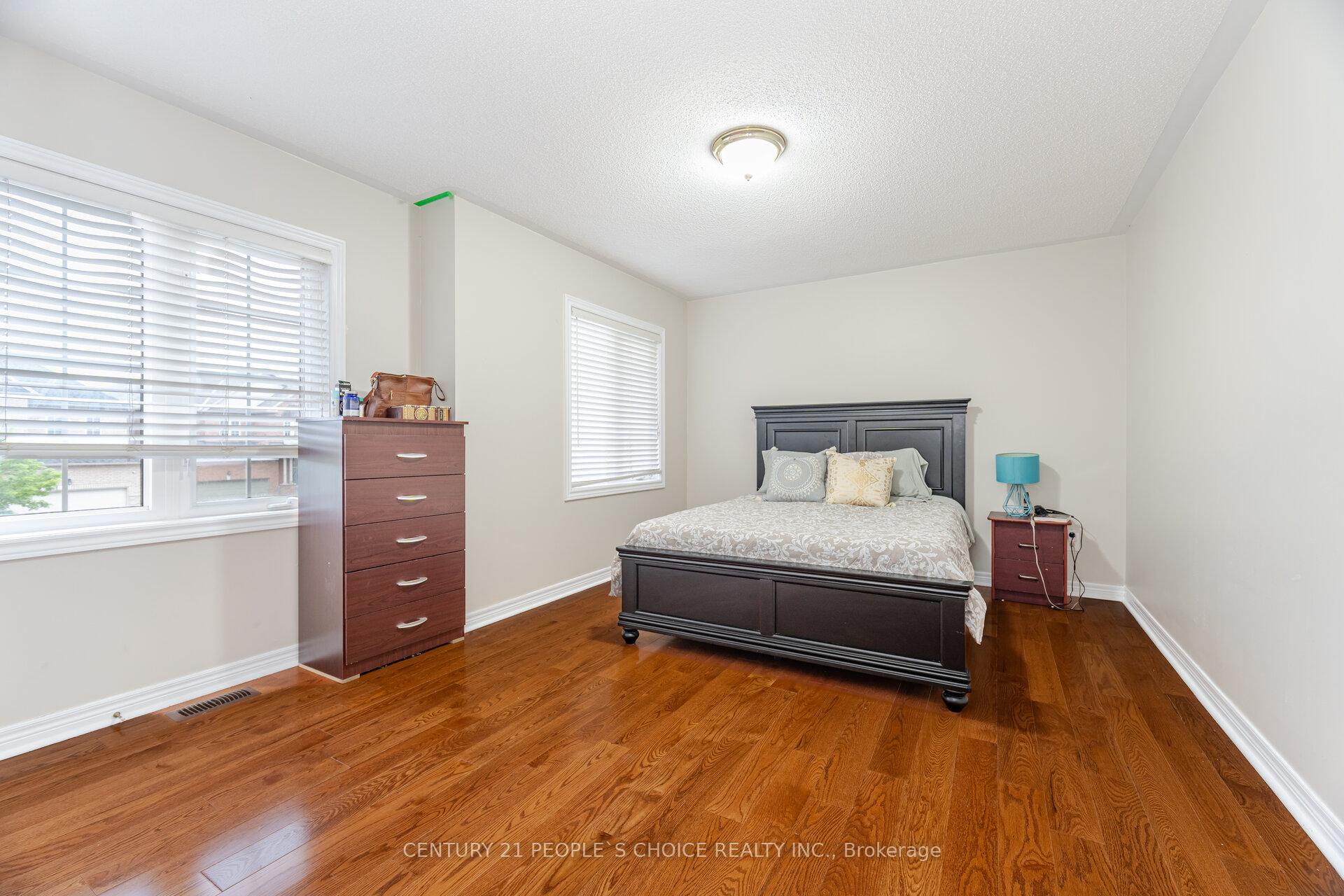 Photo 17 of 19 Frobischer Drive, Brampton, Sandringham-Wellington — HOMEH