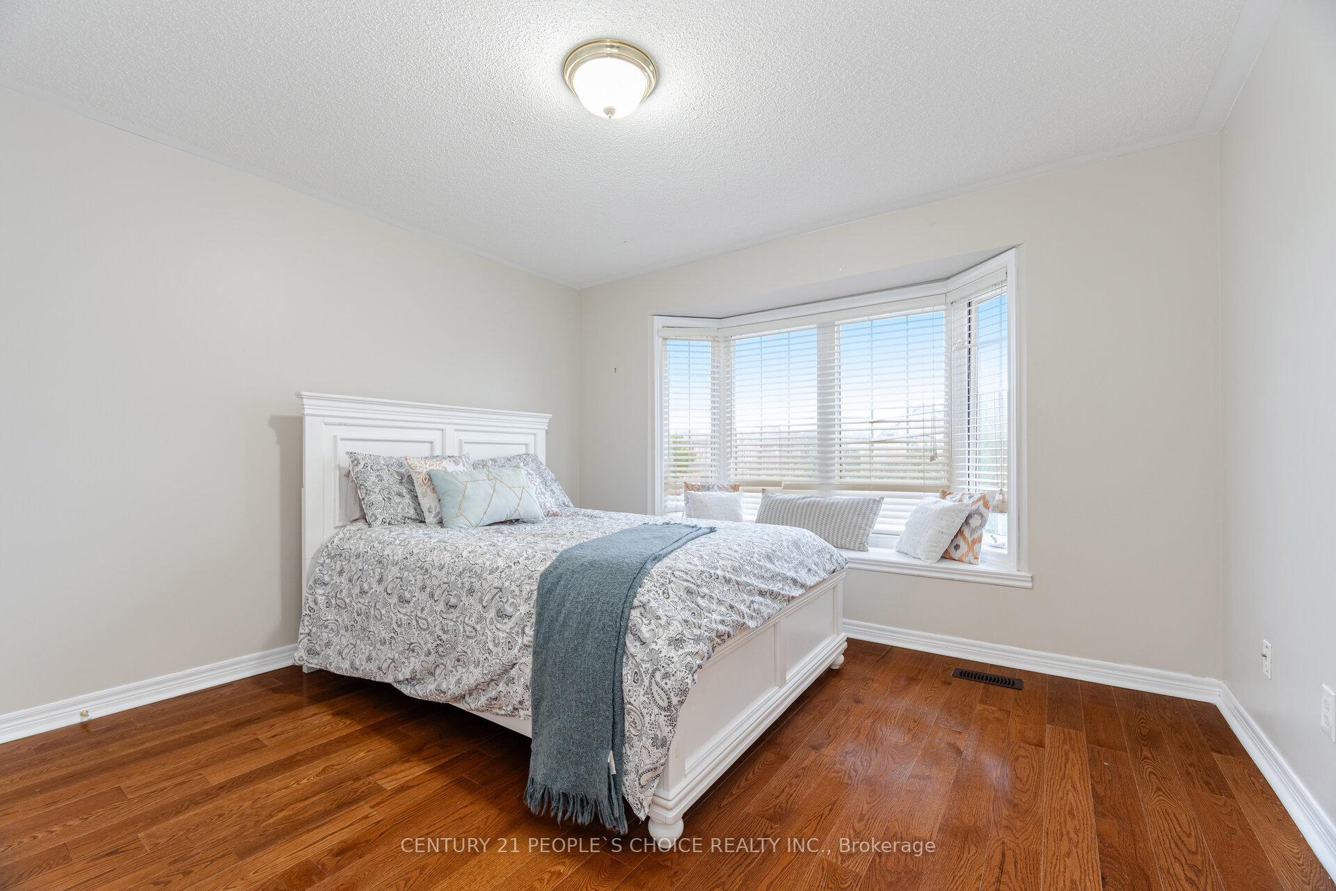 Photo 16 of 19 Frobischer Drive, Brampton, Sandringham-Wellington — HOMEH