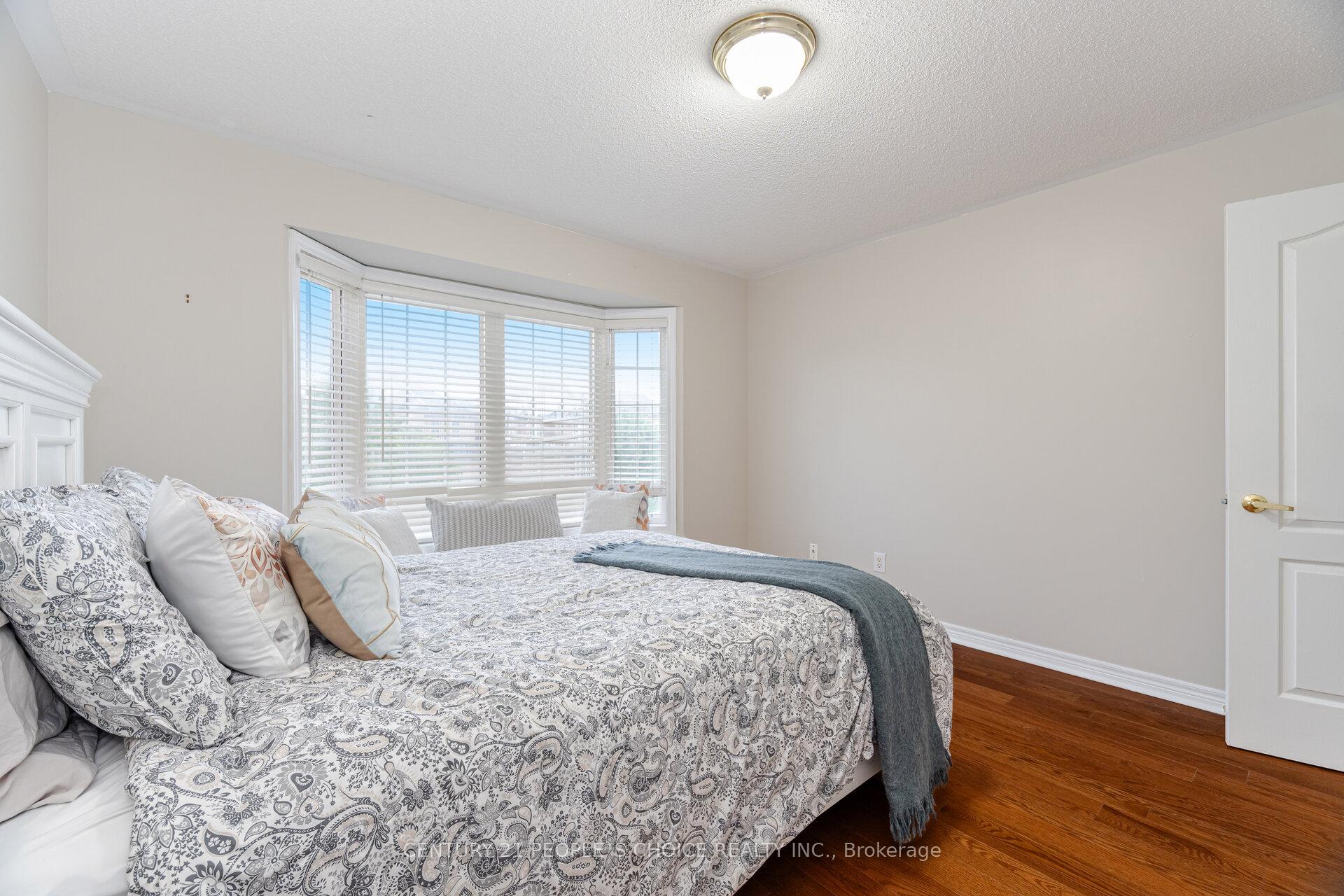 Photo 20 of 19 Frobischer Drive, Brampton, Sandringham-Wellington — HOMEH