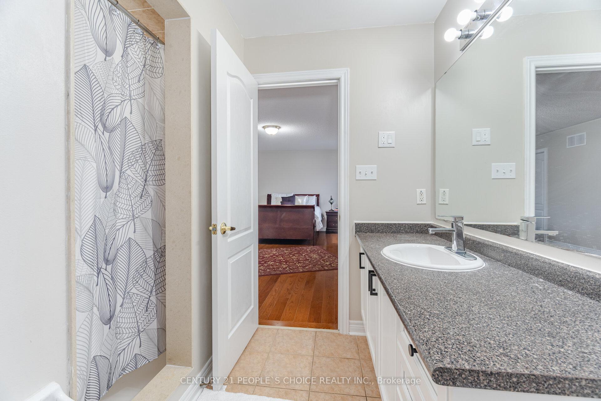 Photo 31 of 19 Frobischer Drive, Brampton, Sandringham-Wellington — HOMEH
