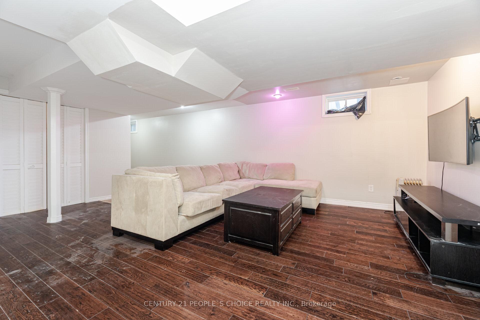 Photo 23 of 19 Frobischer Drive, Brampton, Sandringham-Wellington — HOMEH